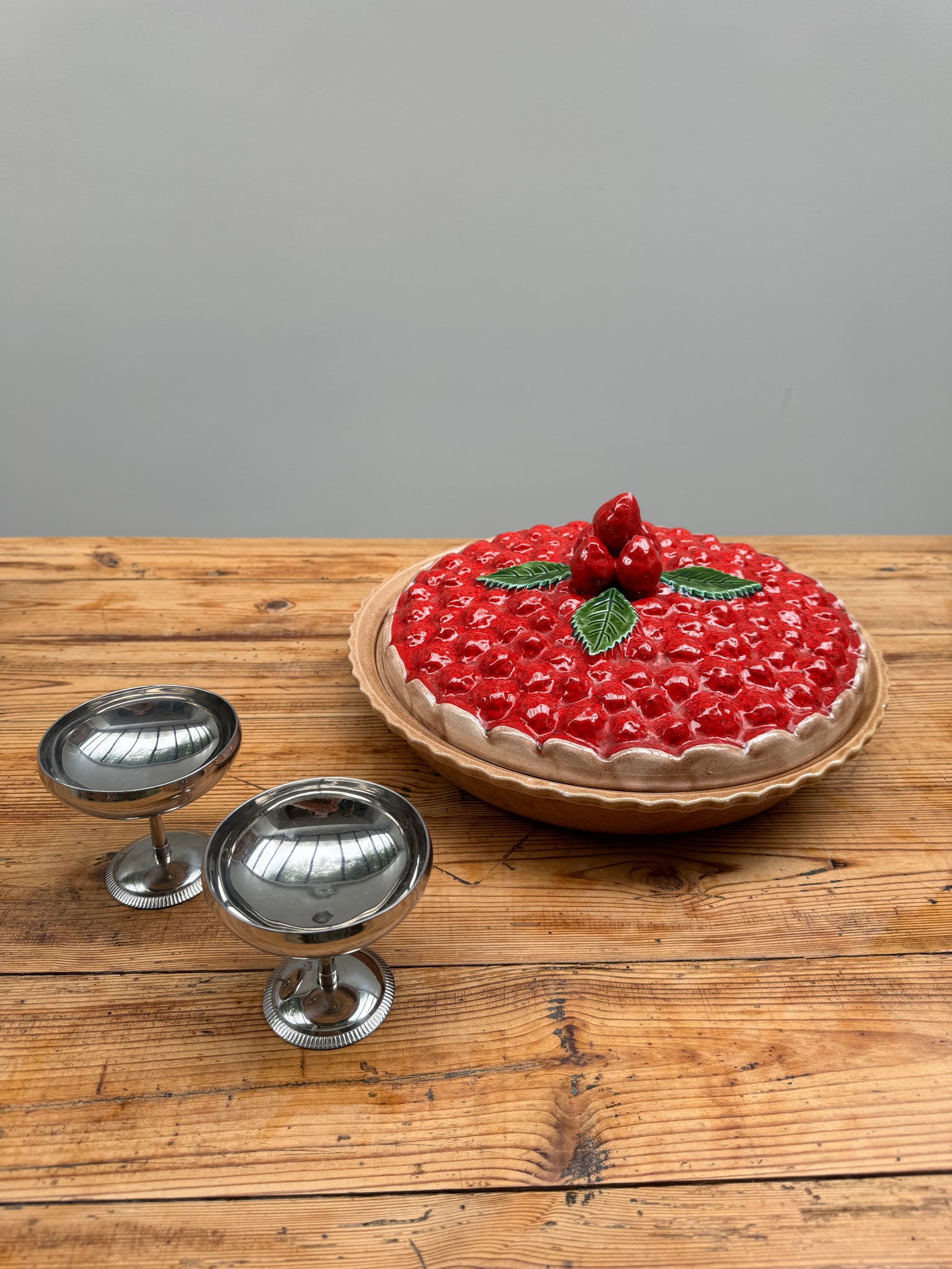 Un plat à tarte aux fraises en trompe l'œil