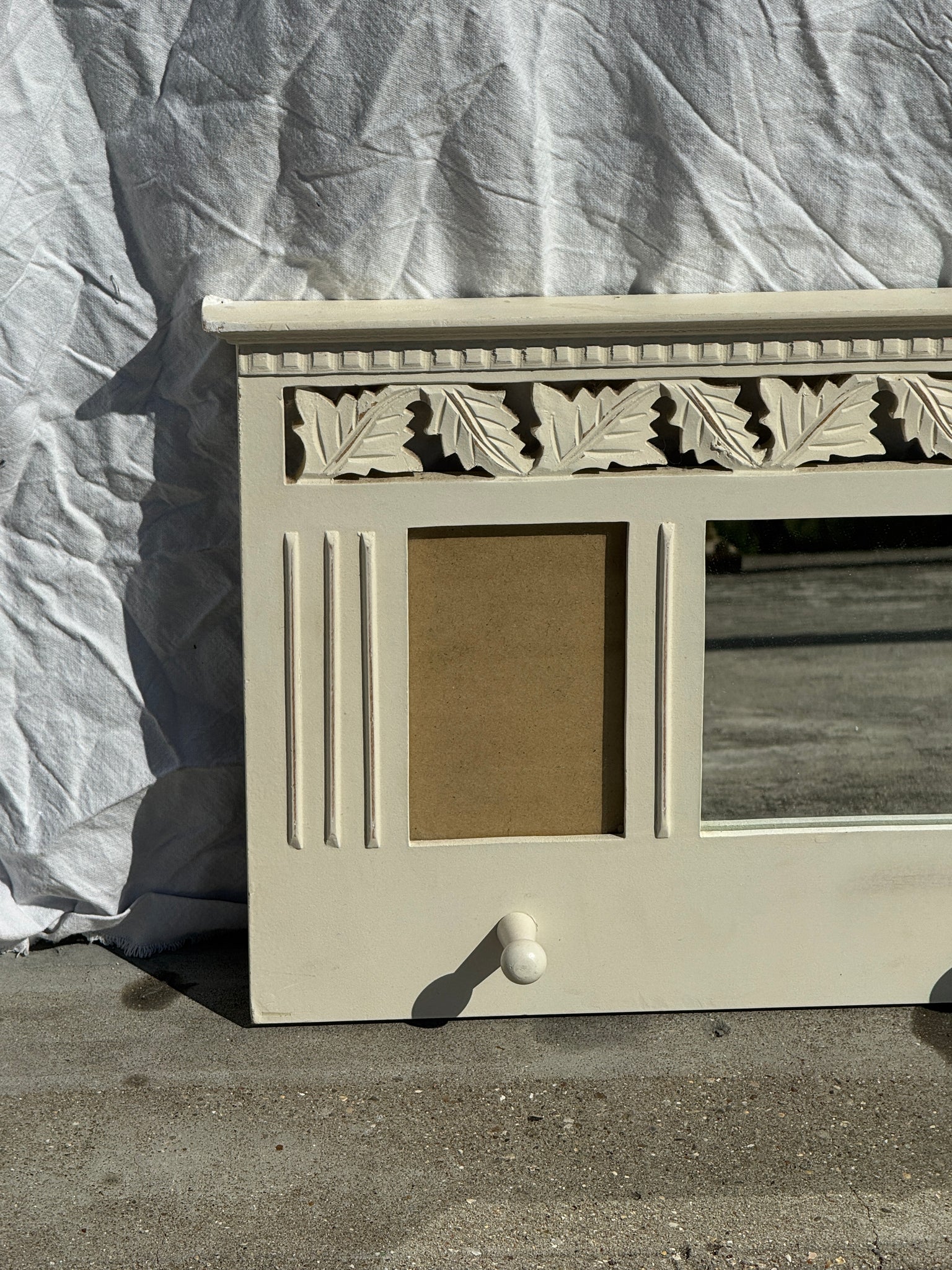 Patère miroir blanche avec petit miroir et cadres photo 67x32