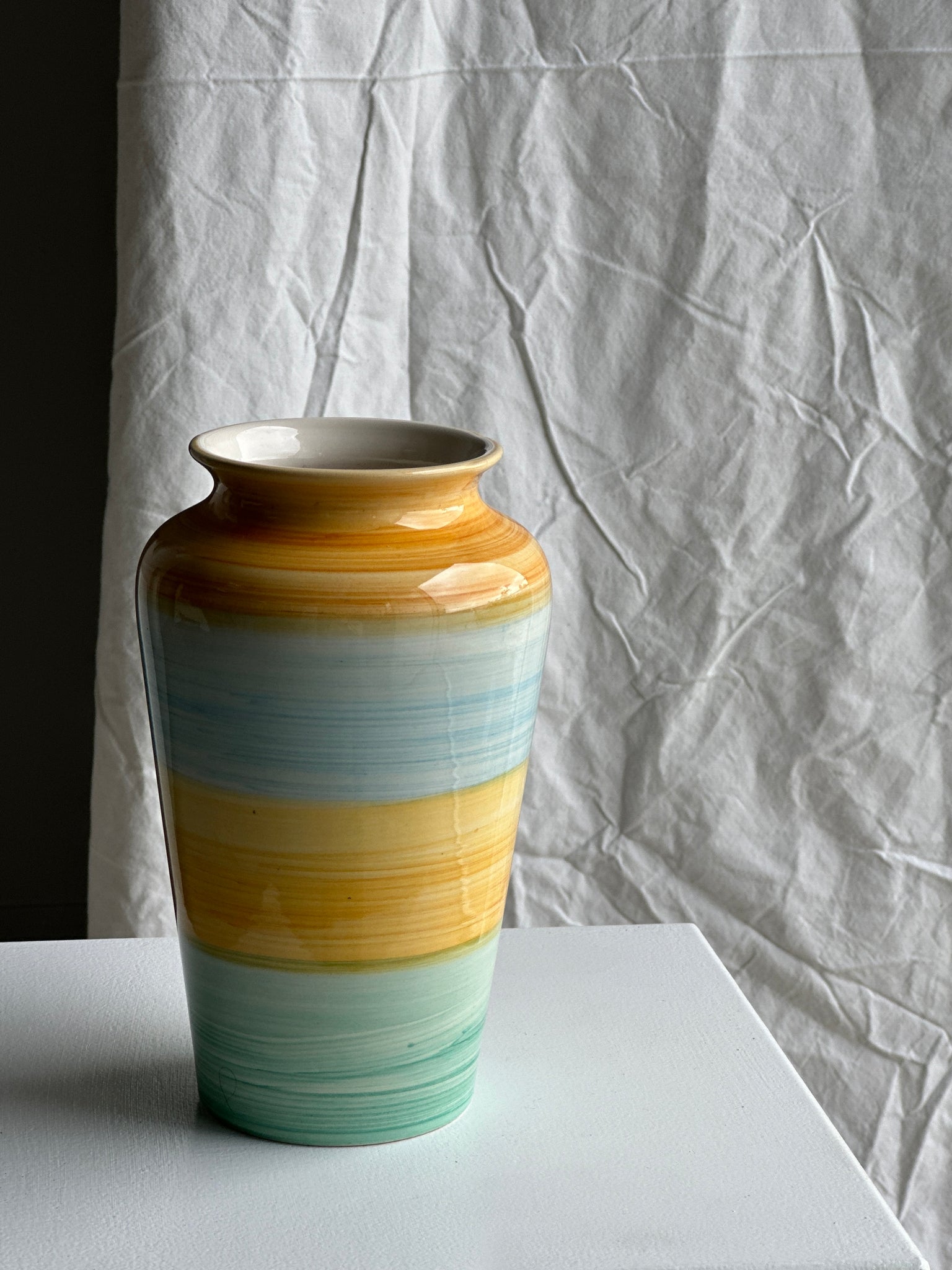 Vase années 90 vert, jaune, bleu