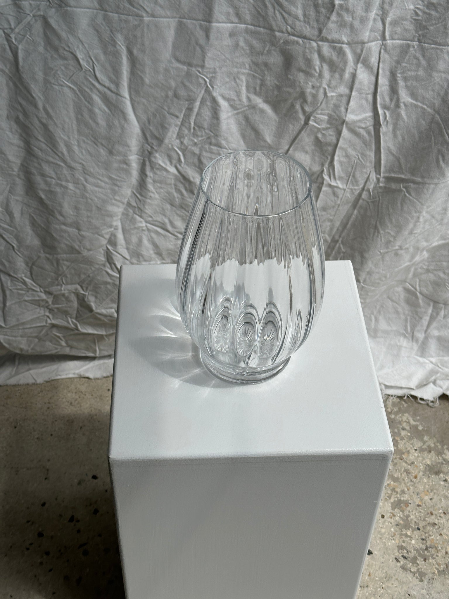 Grand vase en verre ovale strié H25 D11