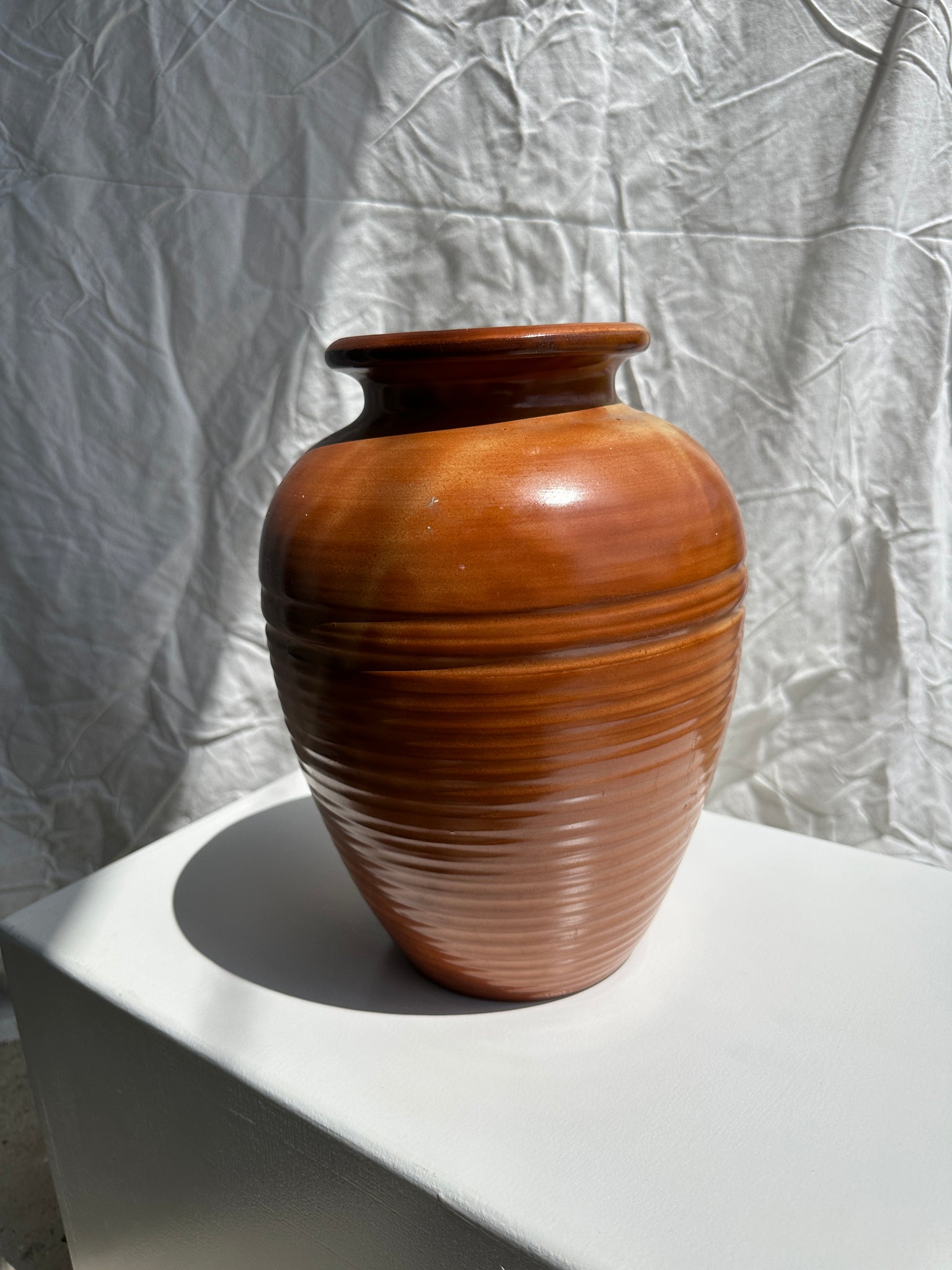 Grand vase en céramique artisanale marron