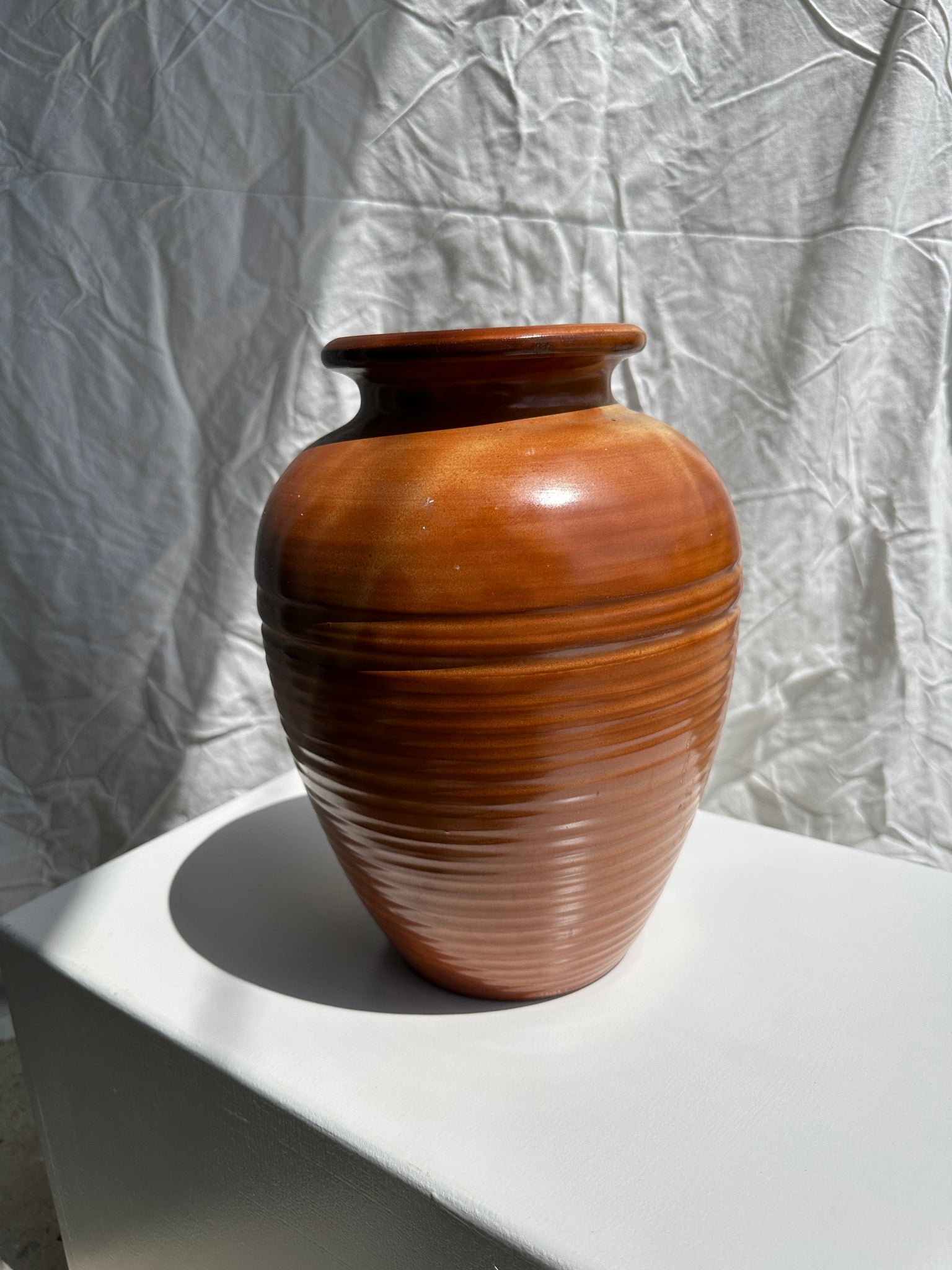 Grand vase en céramique artisanale marron