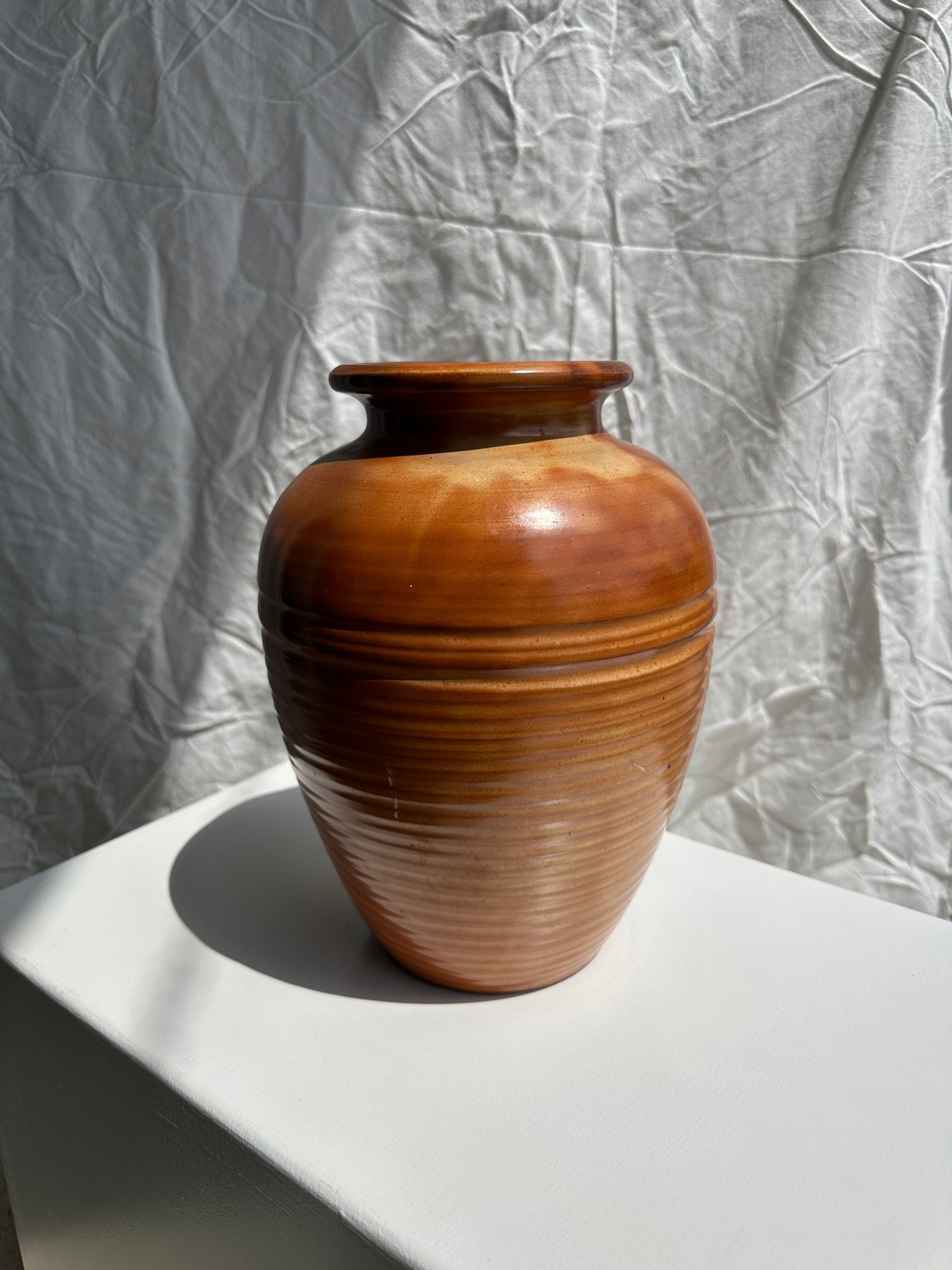 Grand vase en céramique artisanale marron