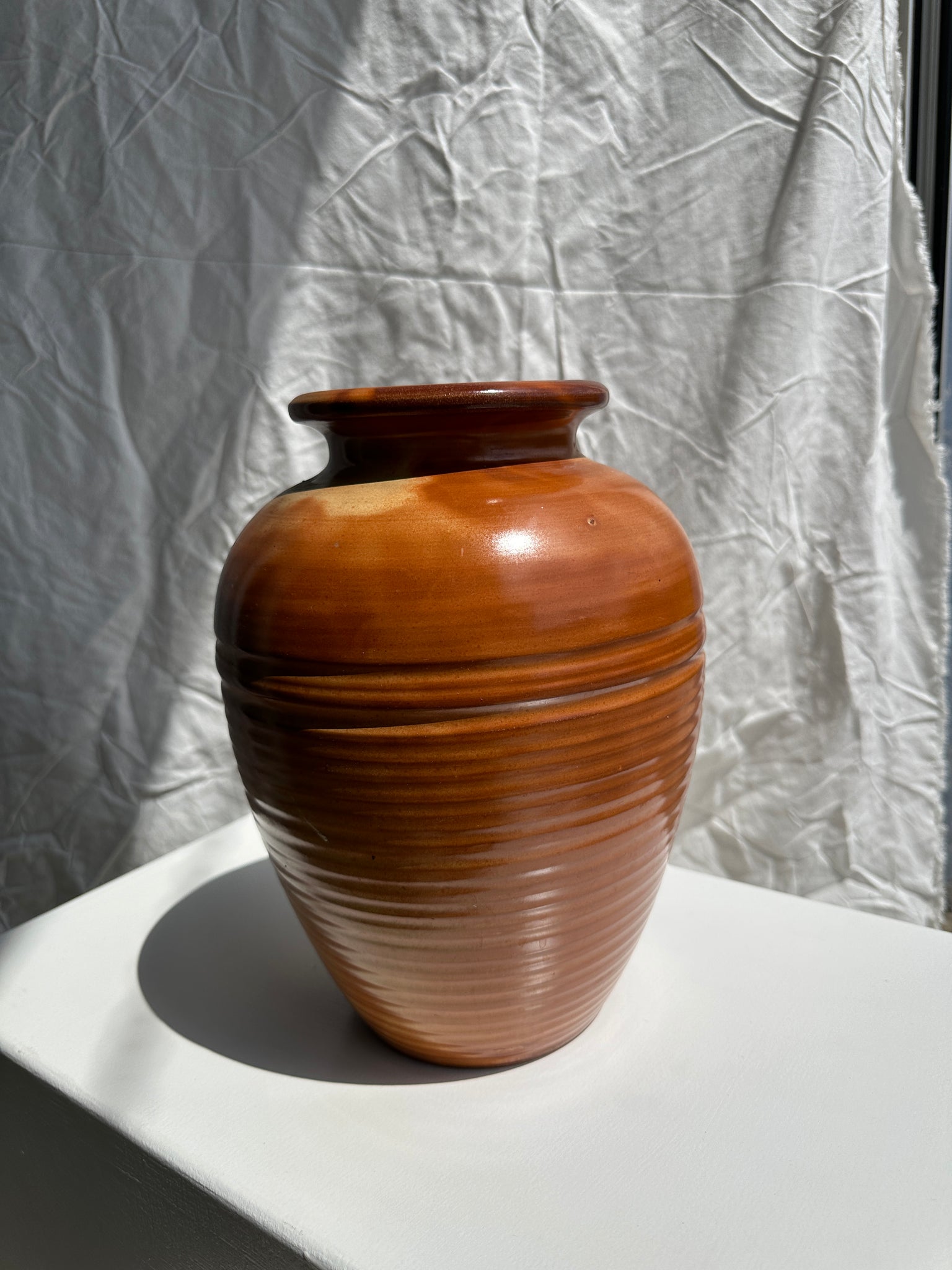 Grand vase en céramique artisanale marron