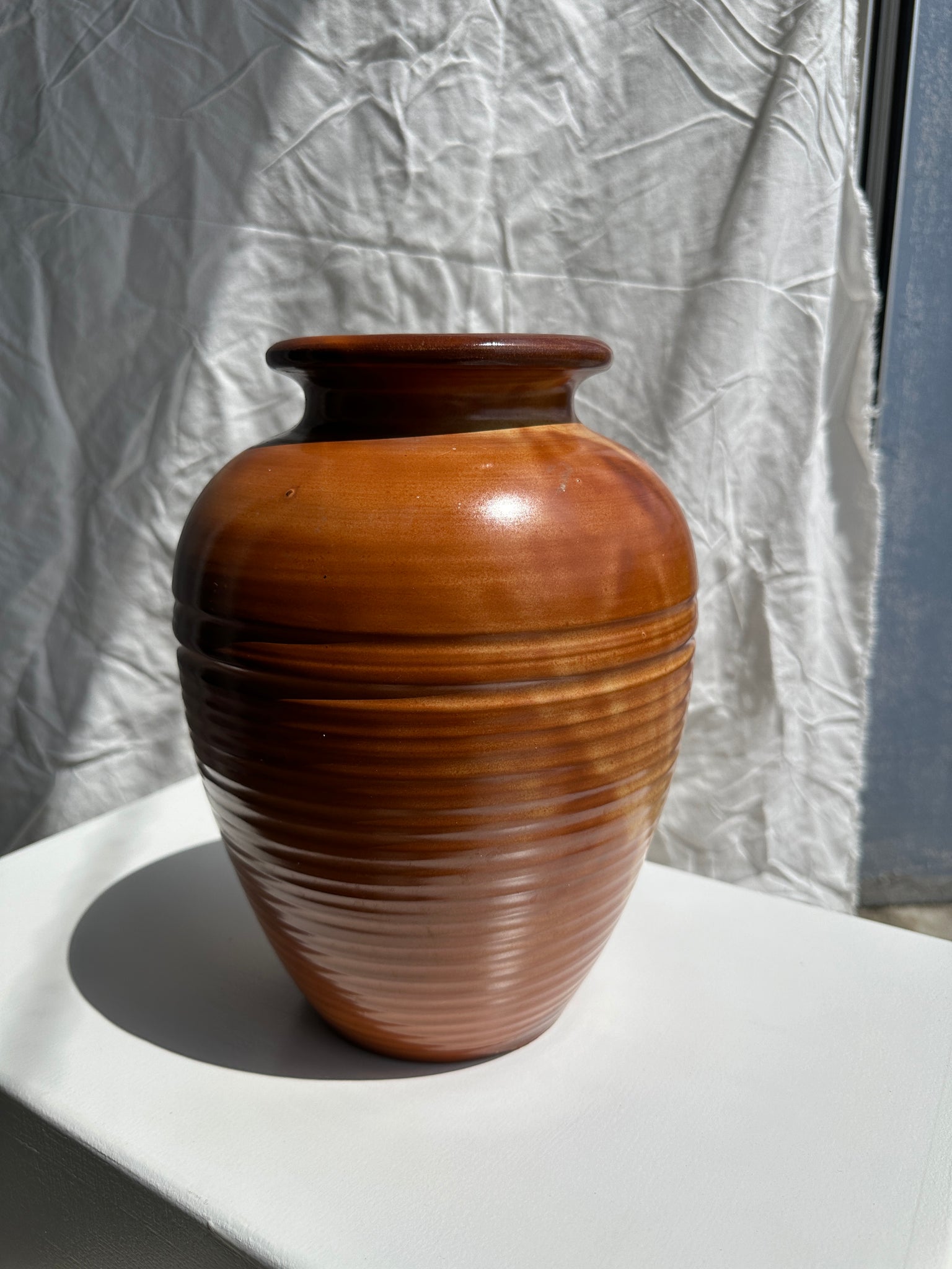 Grand vase en céramique artisanale marron