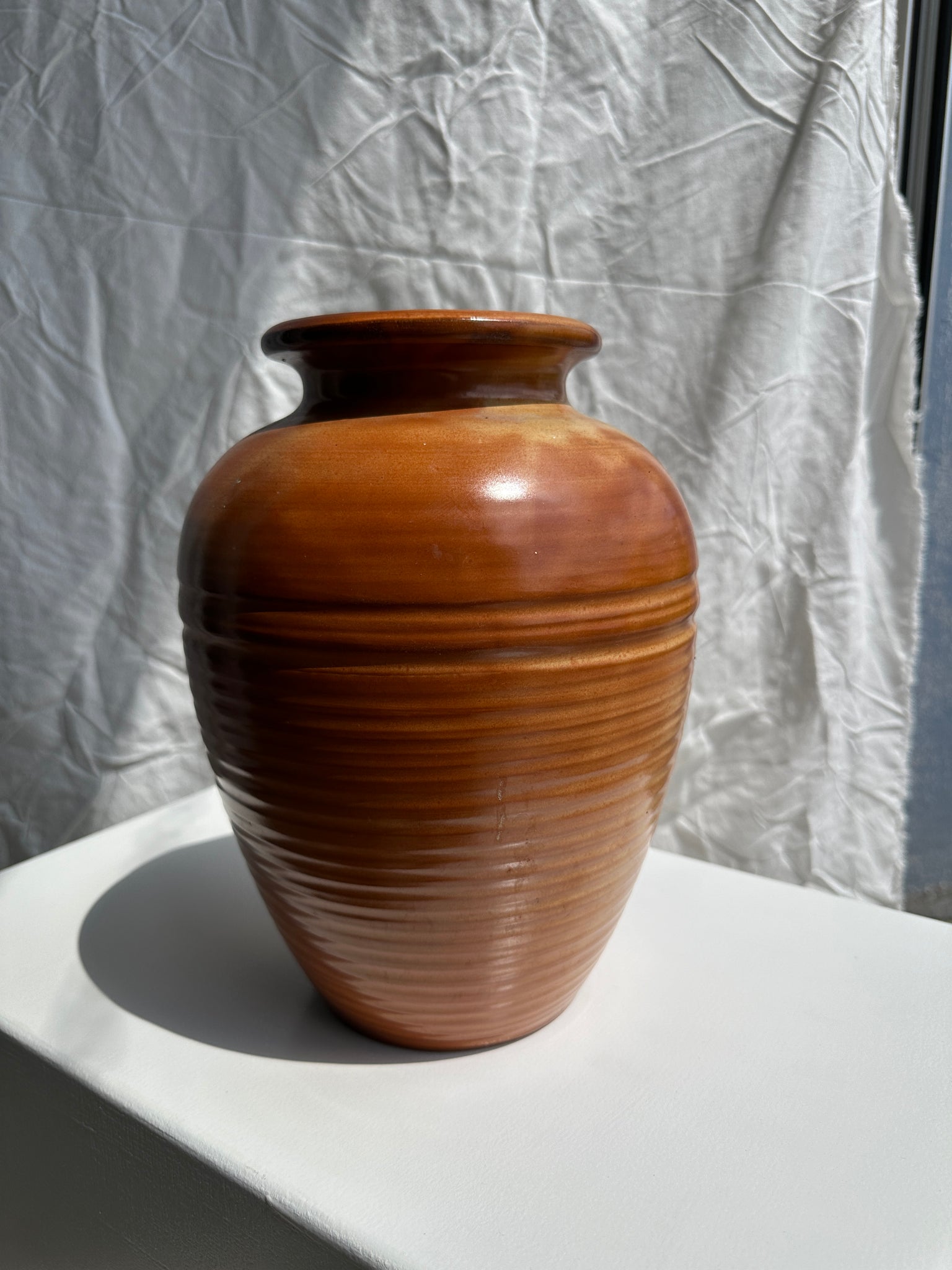 Grand vase en céramique artisanale marron