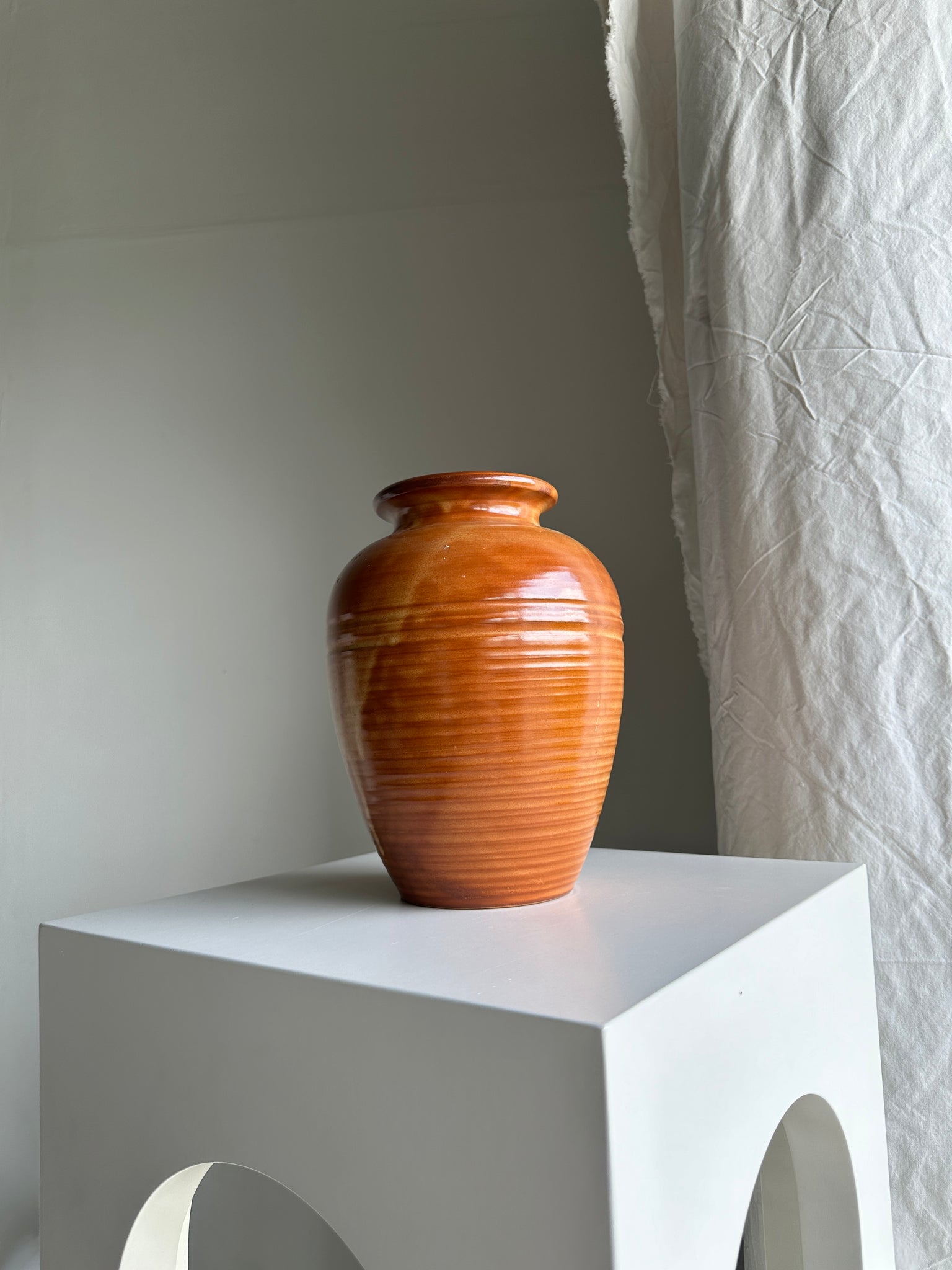 Grand vase en céramique artisanale marron