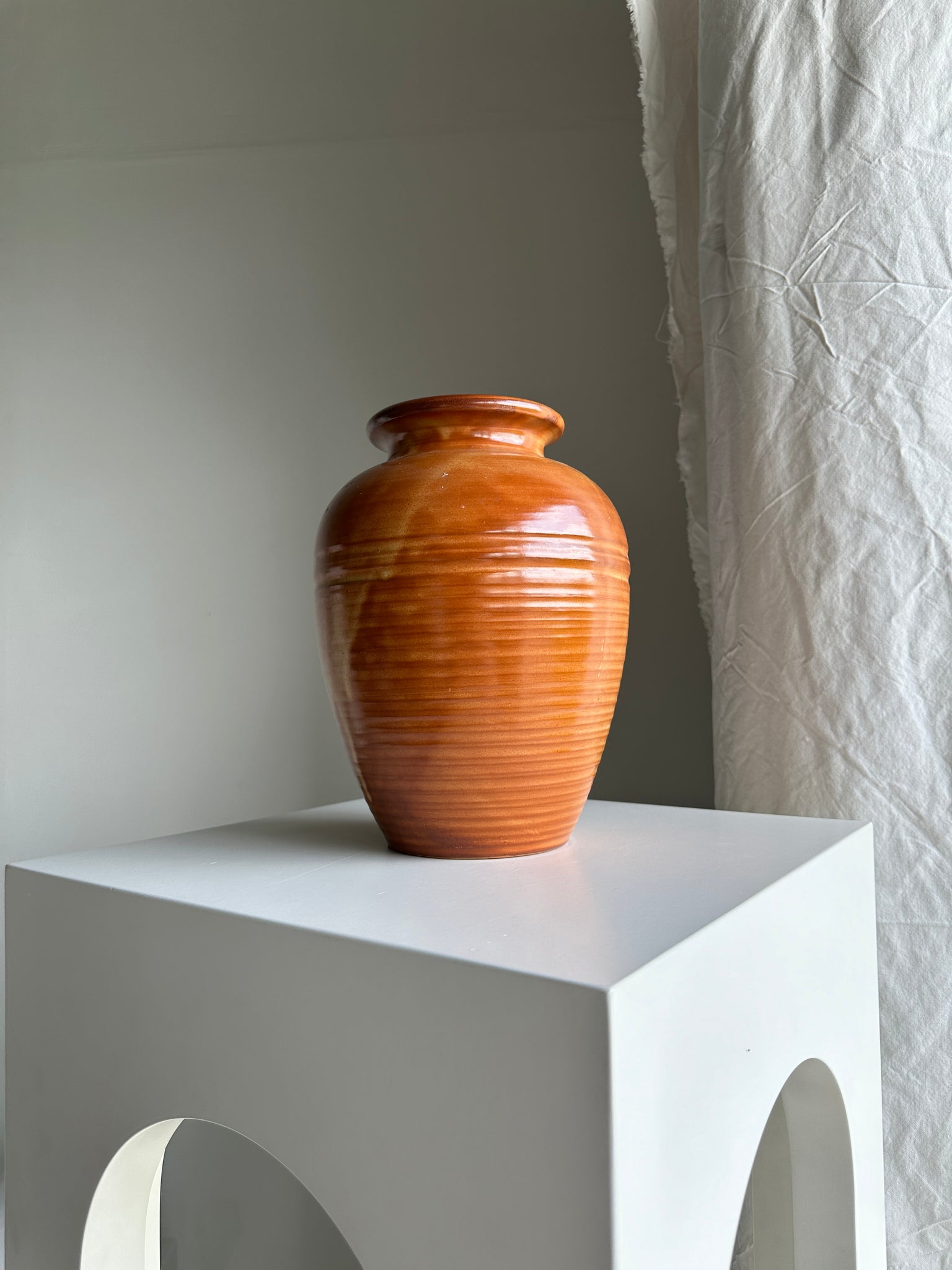 Grand vase en céramique artisanale marron