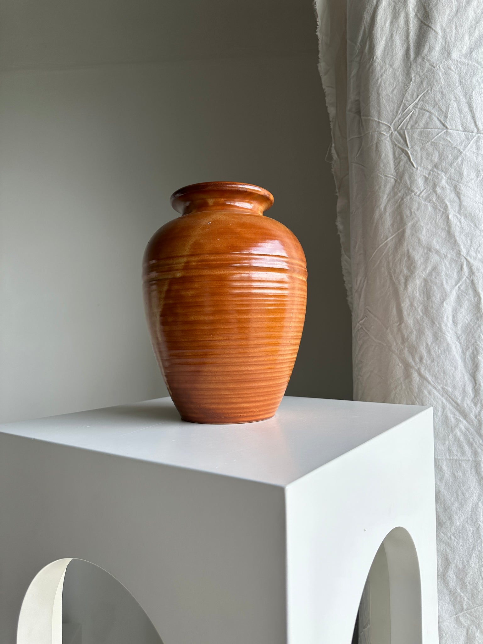 Grand vase en céramique artisanale marron