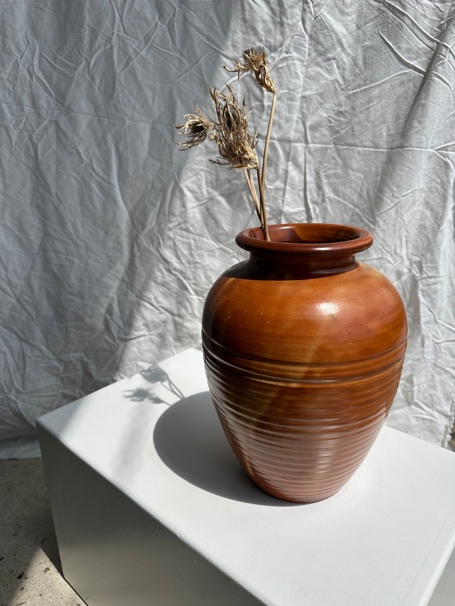 Grand vase en céramique artisanale marron