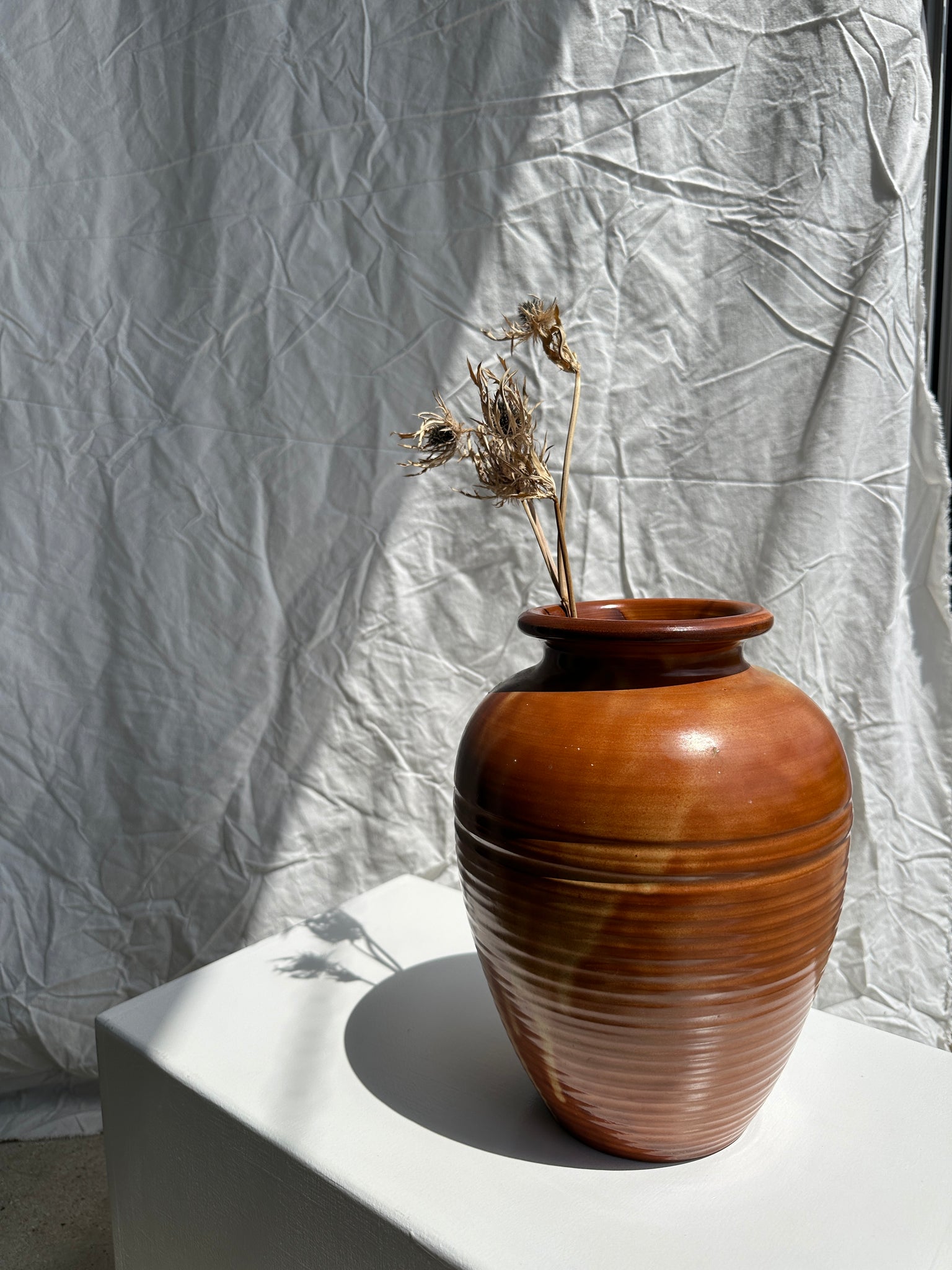 Grand vase en céramique artisanale marron