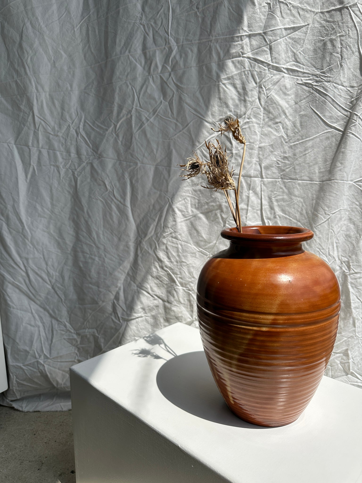 Grand vase en céramique artisanale marron