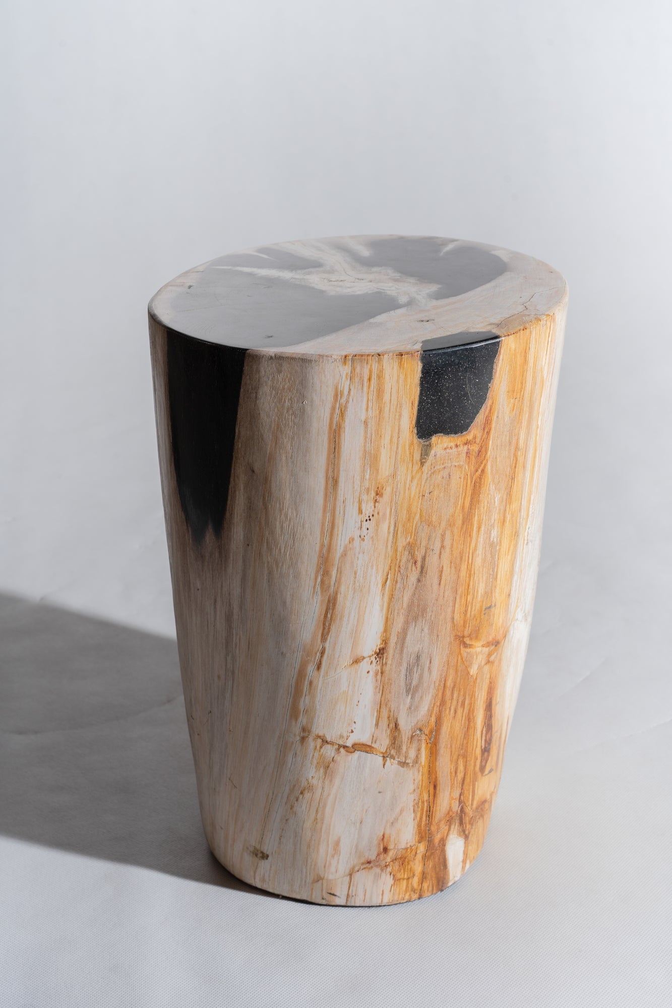 Table d'appoint en bois pétrifié blanc et noir côté H:35 D:25
