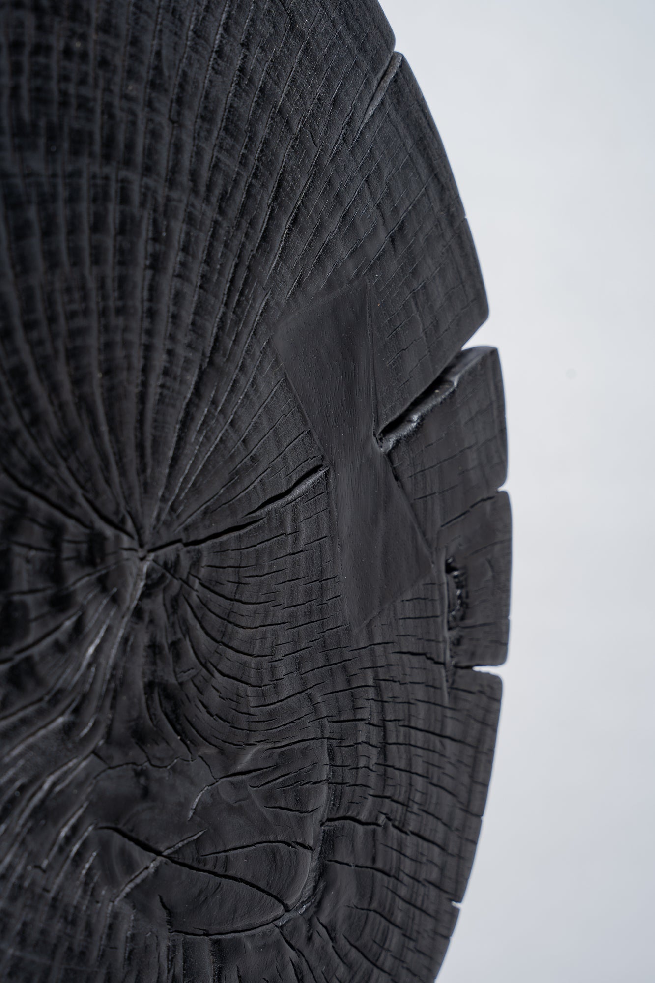 Sexy Neck - Bout de canapé en bois massif (monoxyle) forme organique couleur noire