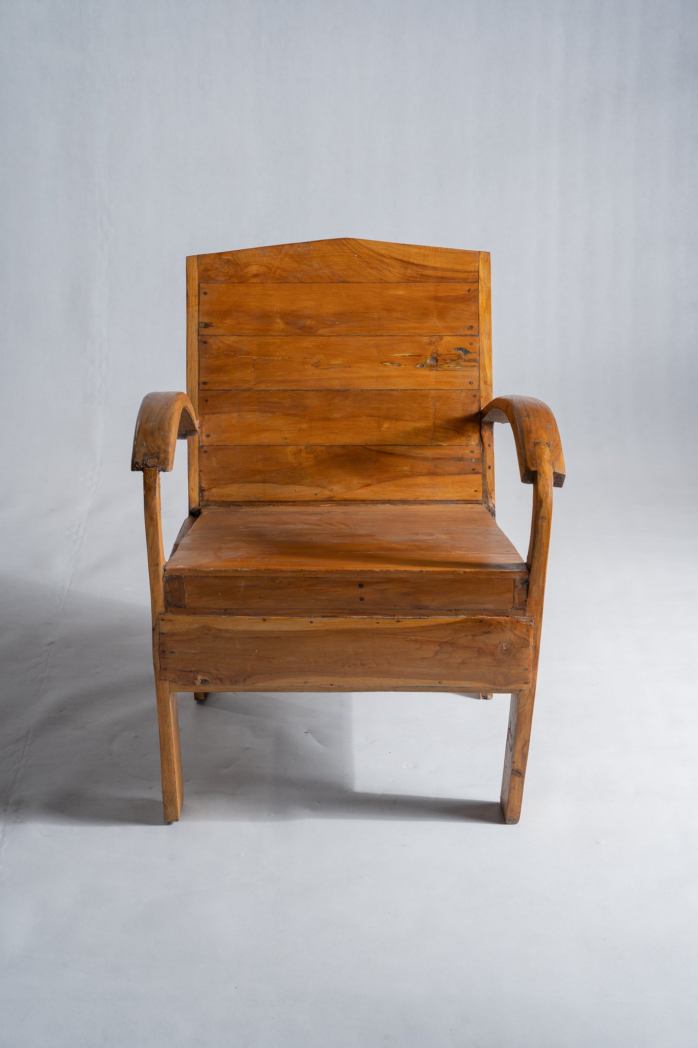 Petit fauteuil asiatique en lattes de bois upcyclé