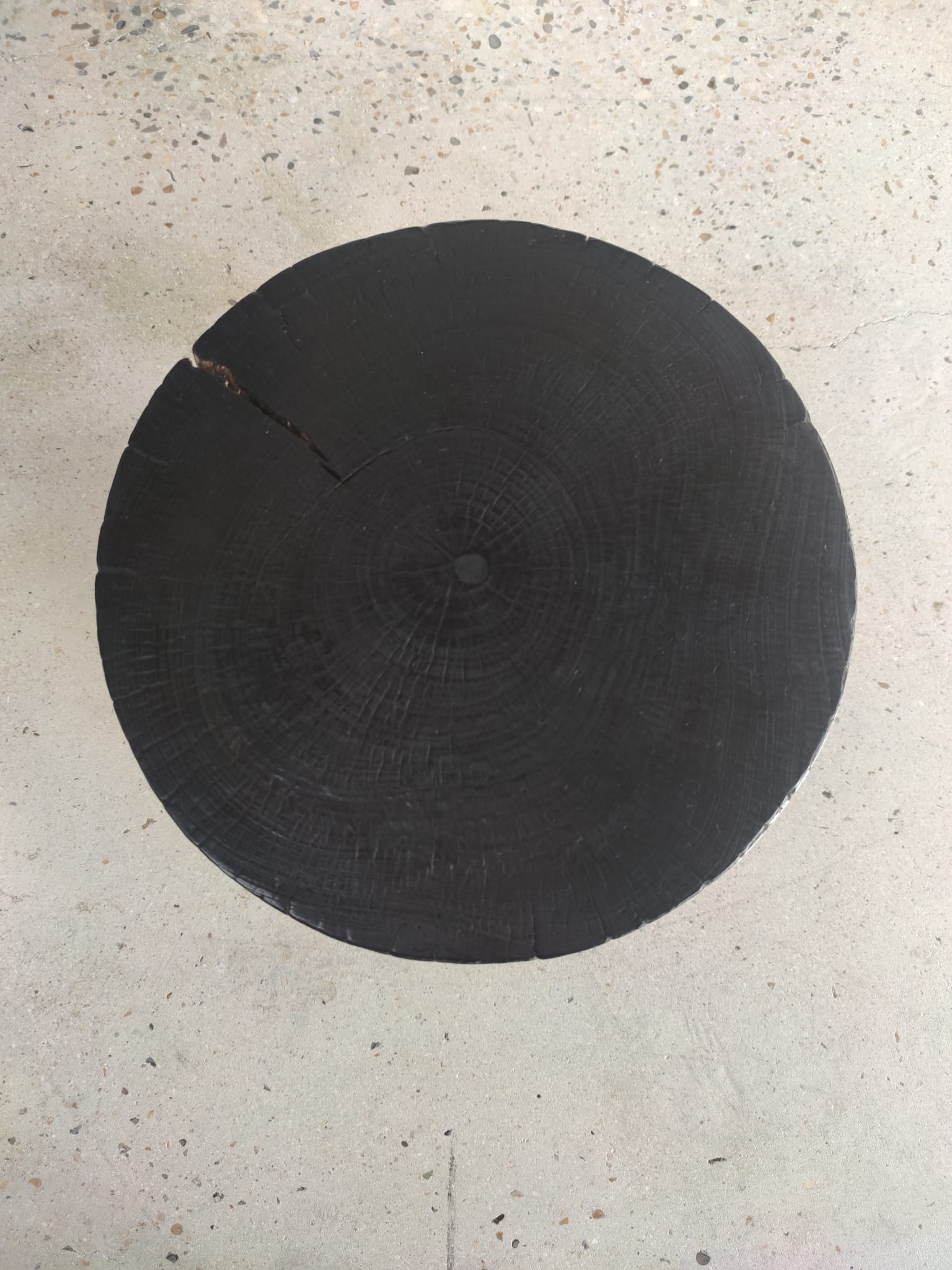 Sexy Neck - Bout de canapé en bois massif (monoxyle) forme organique couleur noire