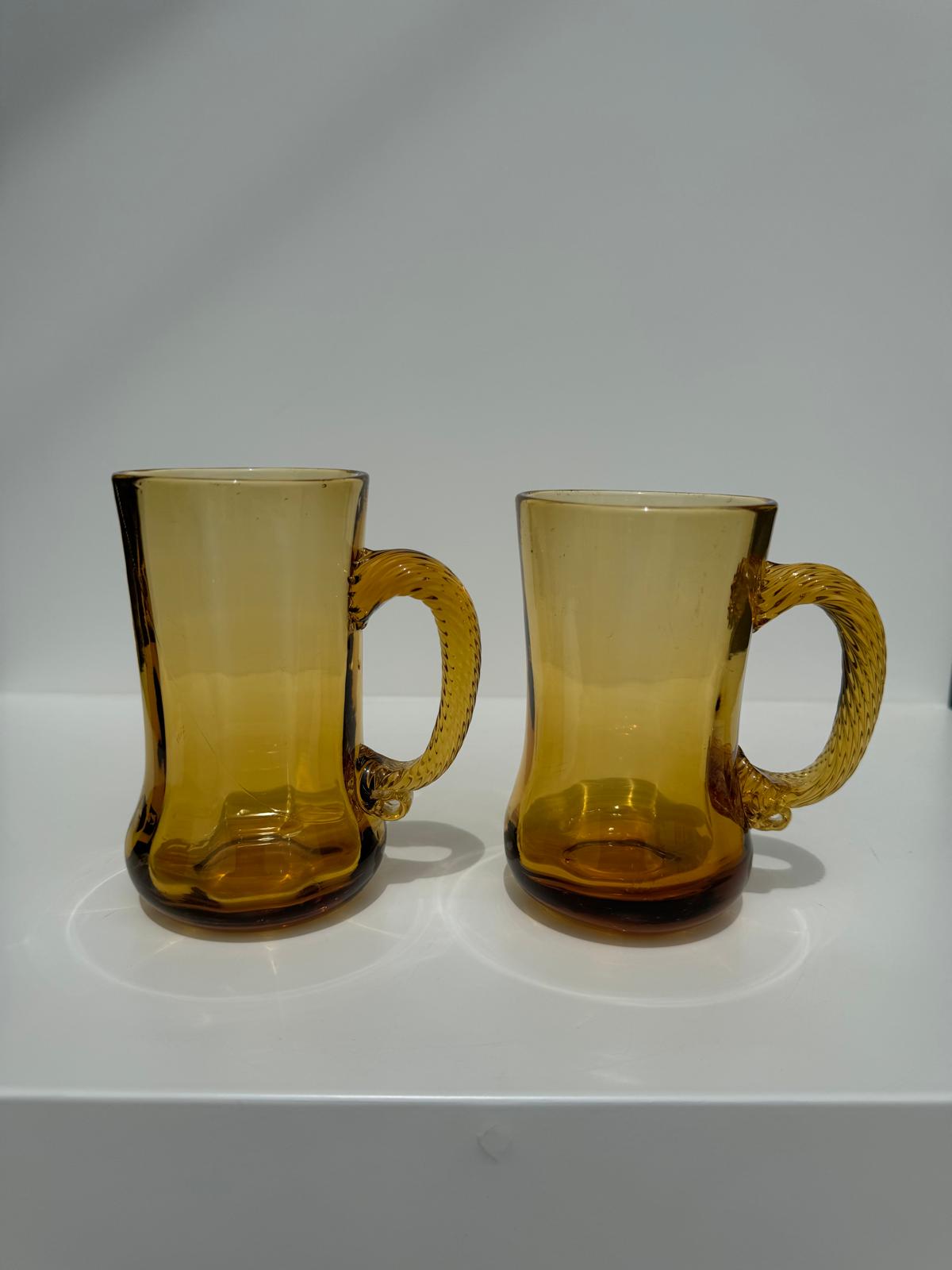 Duo de tasses à anses en verre jaune vintage