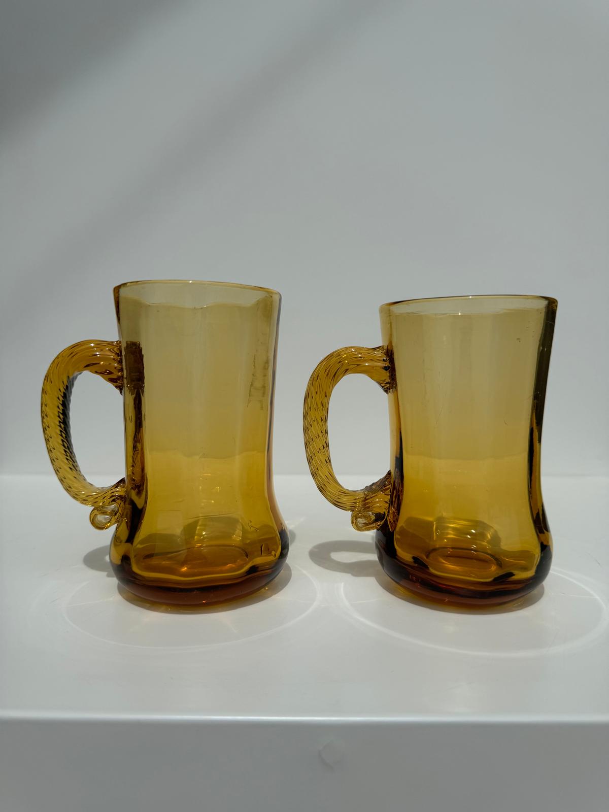 Duo de tasses à anses en verre jaune vintage