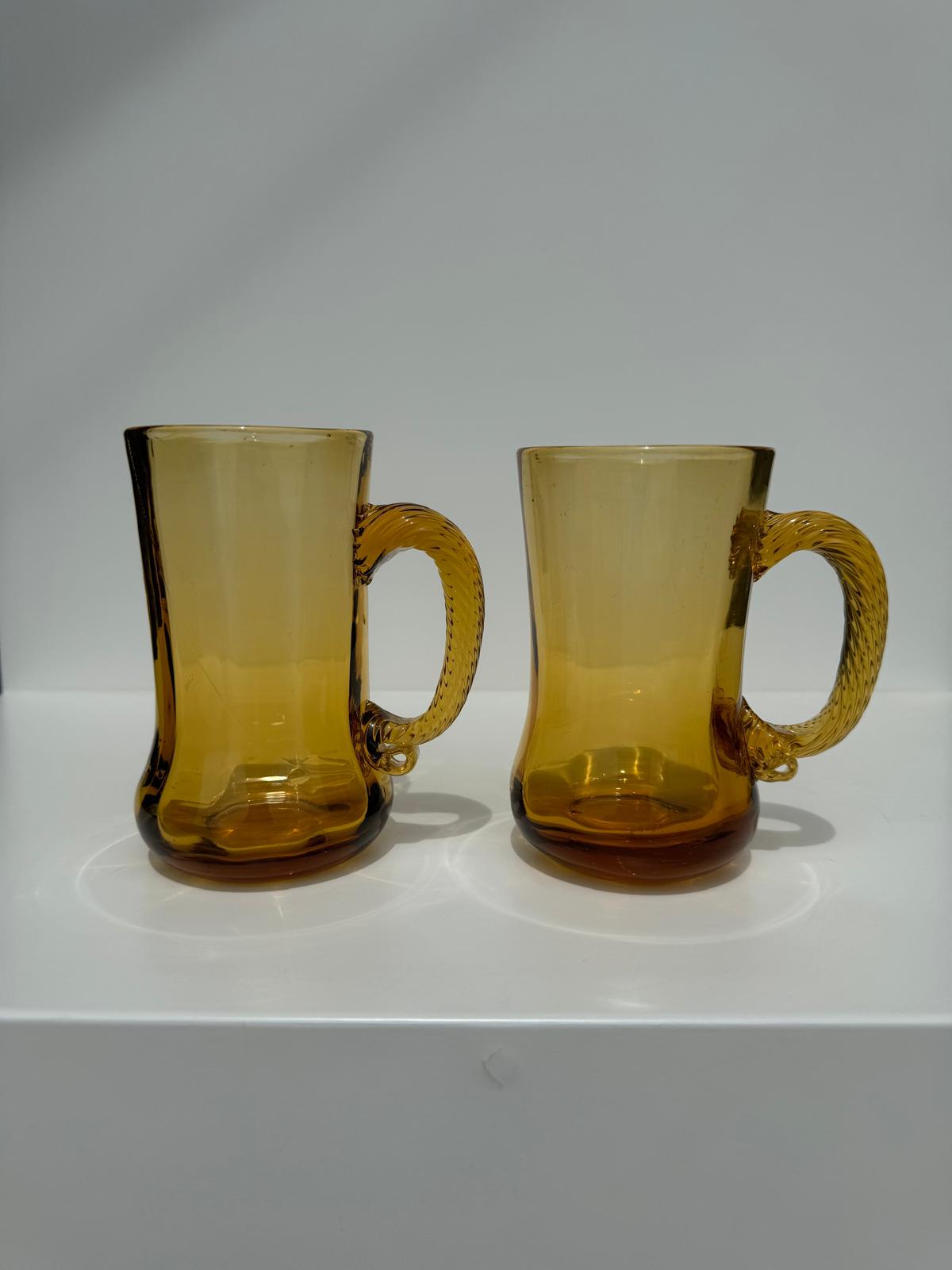 Duo de tasses à anses en verre jaune vintage