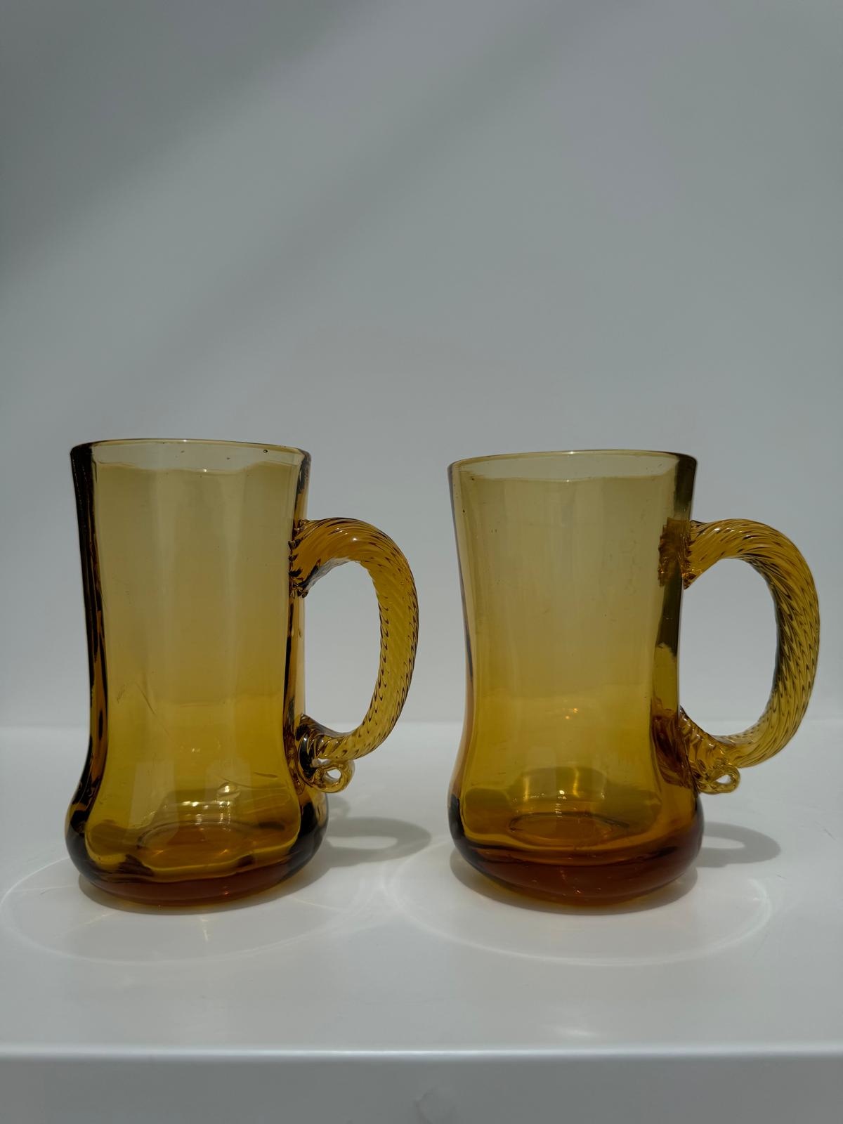 Duo de tasses à anses en verre jaune vintage