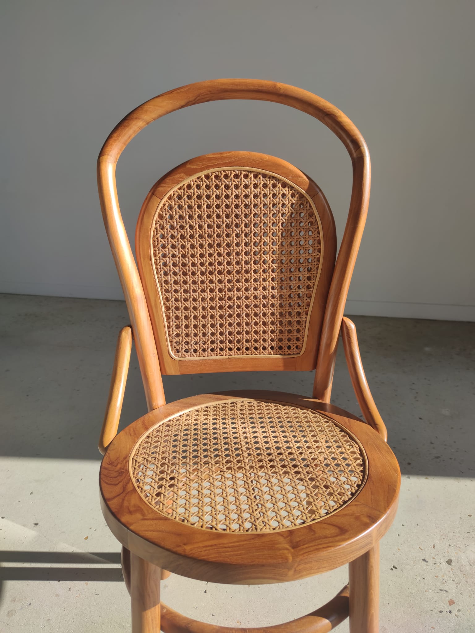 Chaise cannée en bois naturel