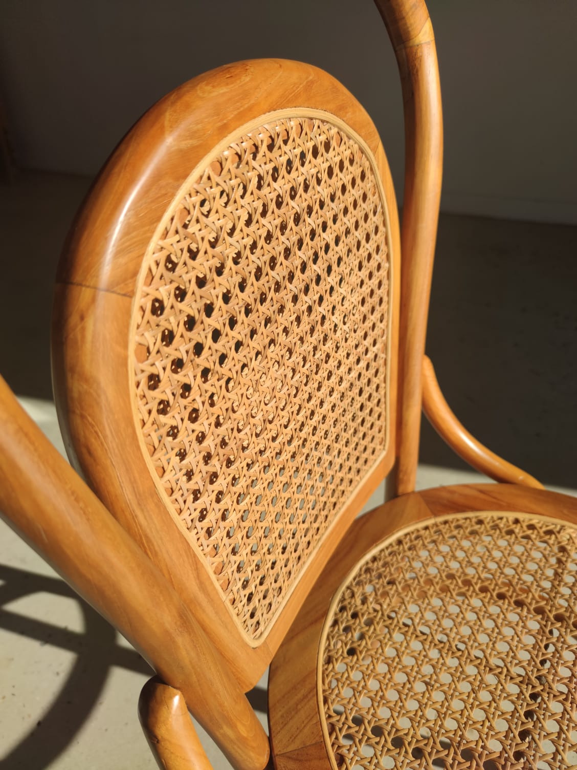 Chaise cannée en bois naturel