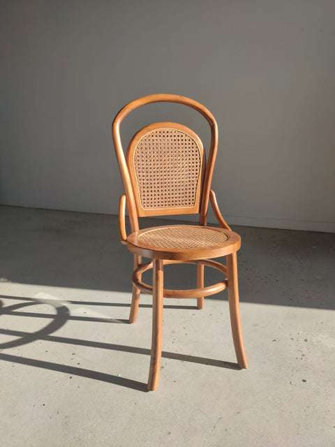 Chaise cannée en bois naturel