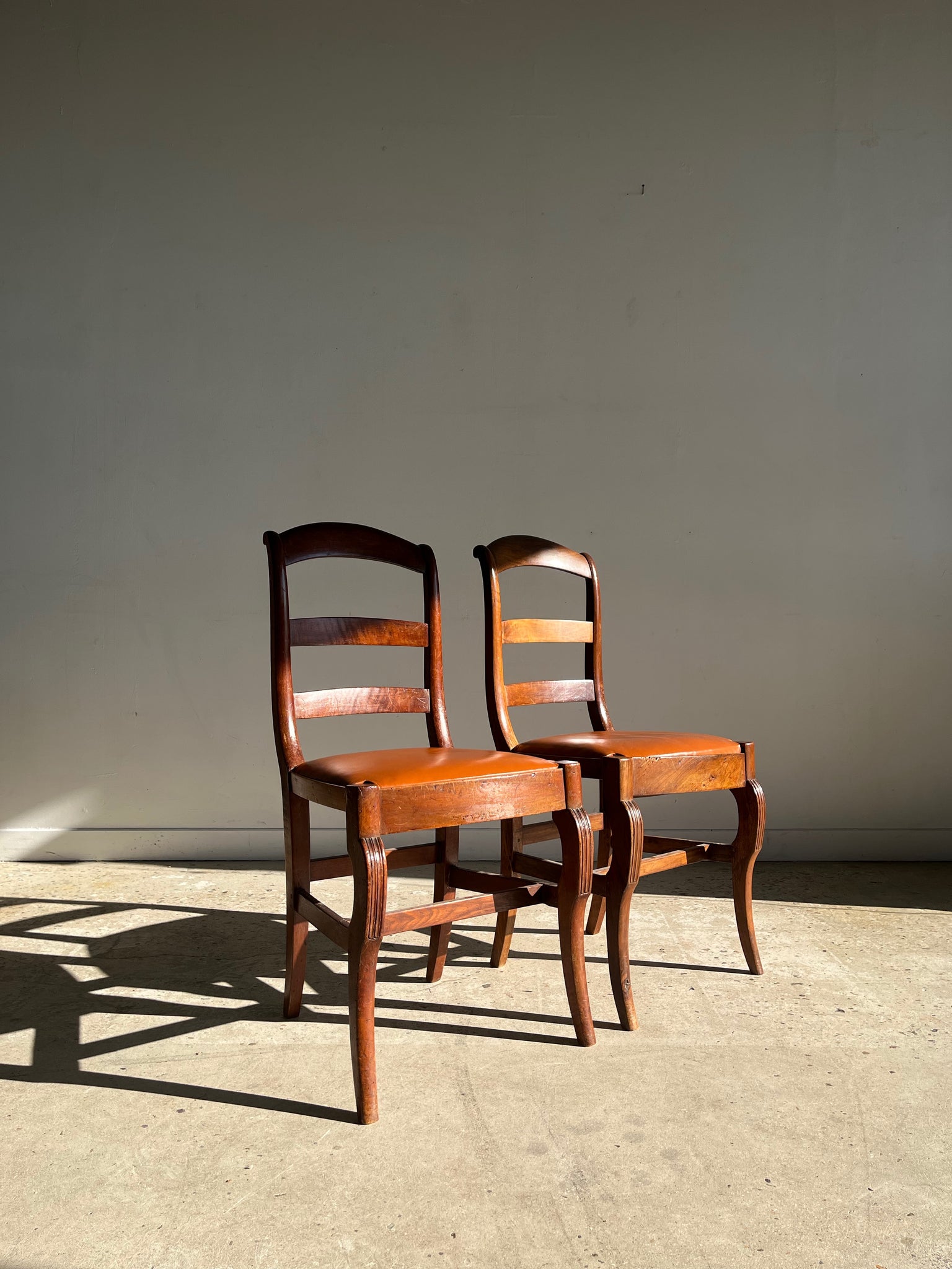 Chaise en bois naturel garniture orange