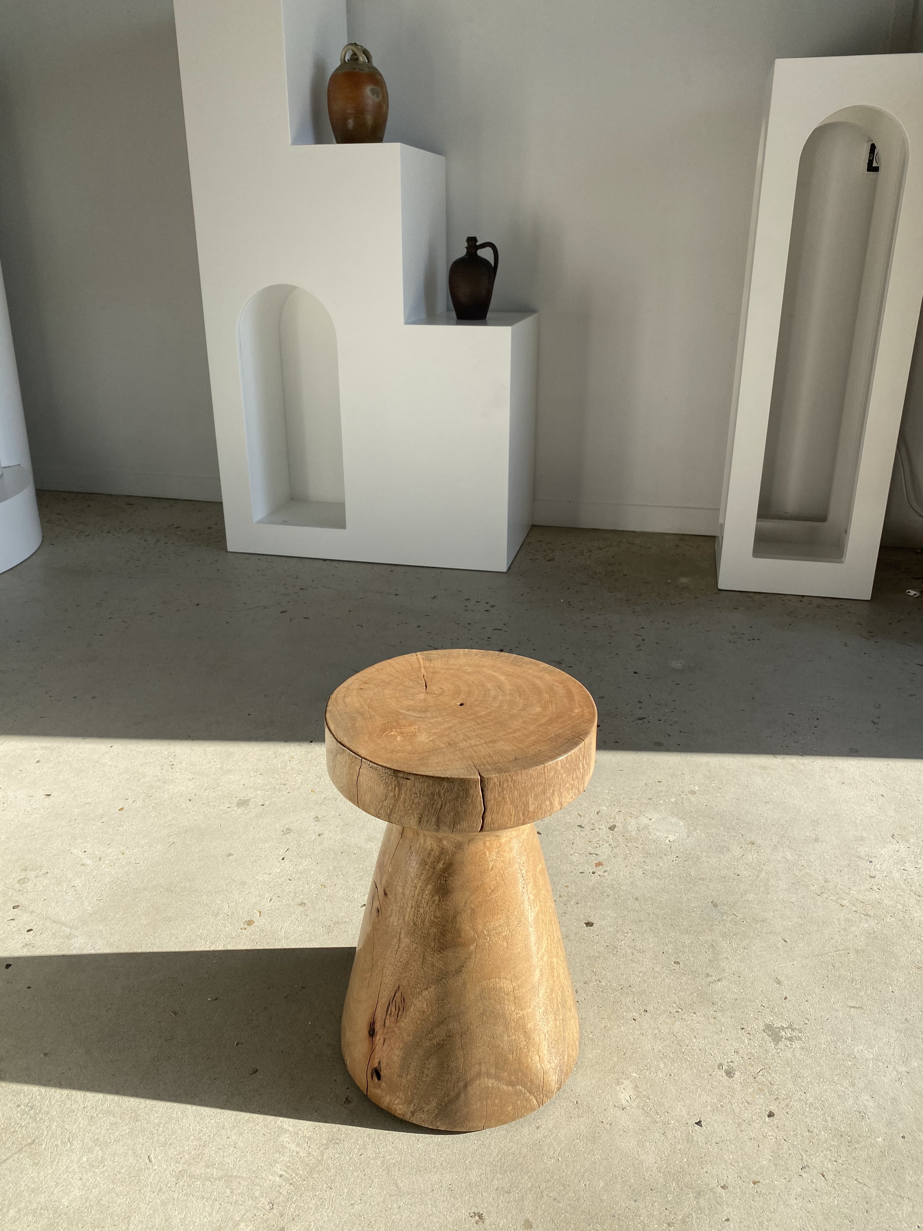 Bout de canapé monoxyle en manguier