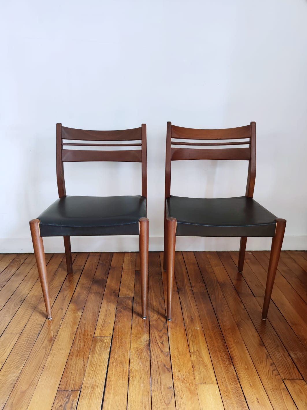 Paire de chaises scandinaves en teck
