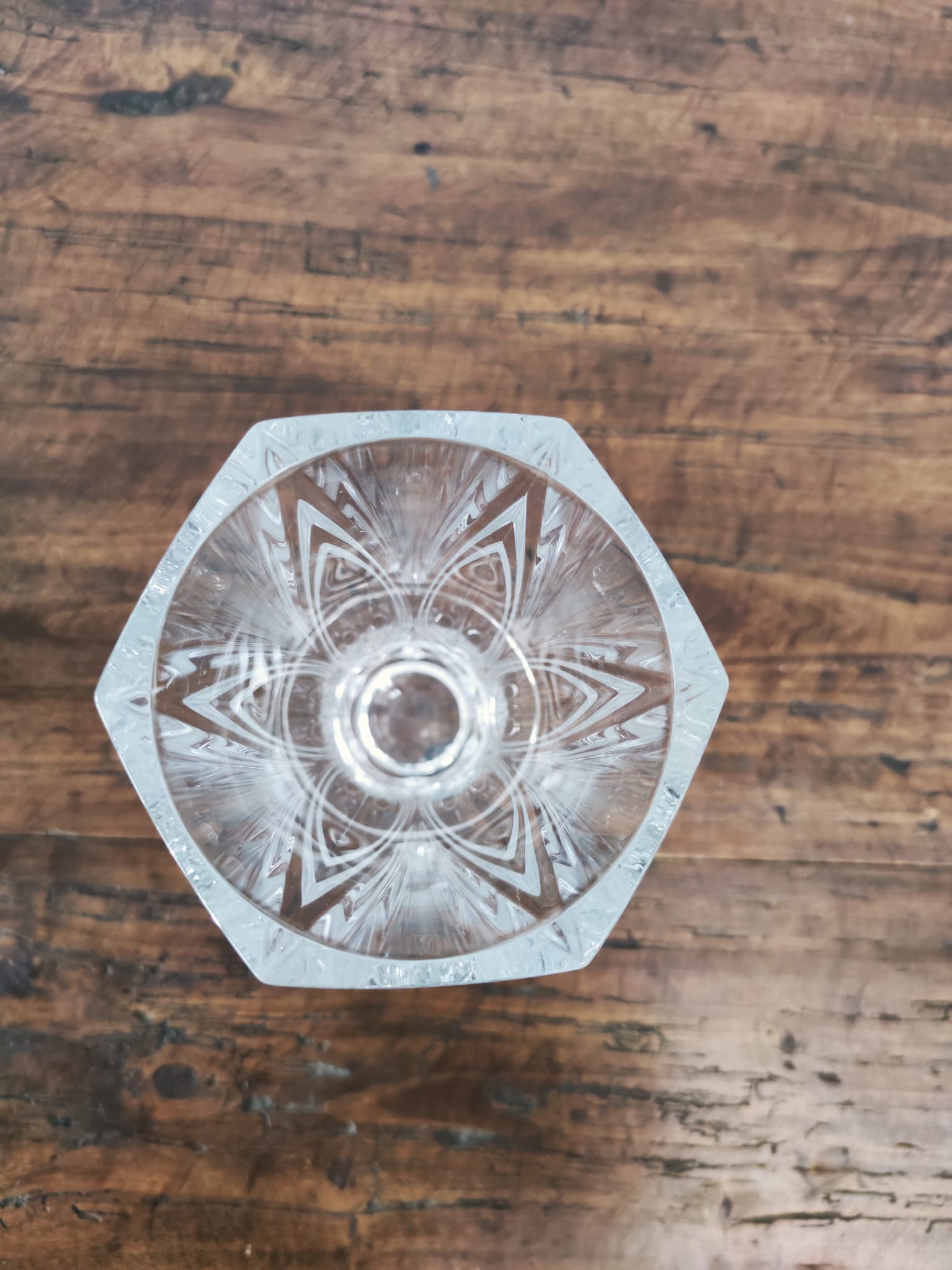 Vase en verre soufflé, bord polygonal, H: 24cm.