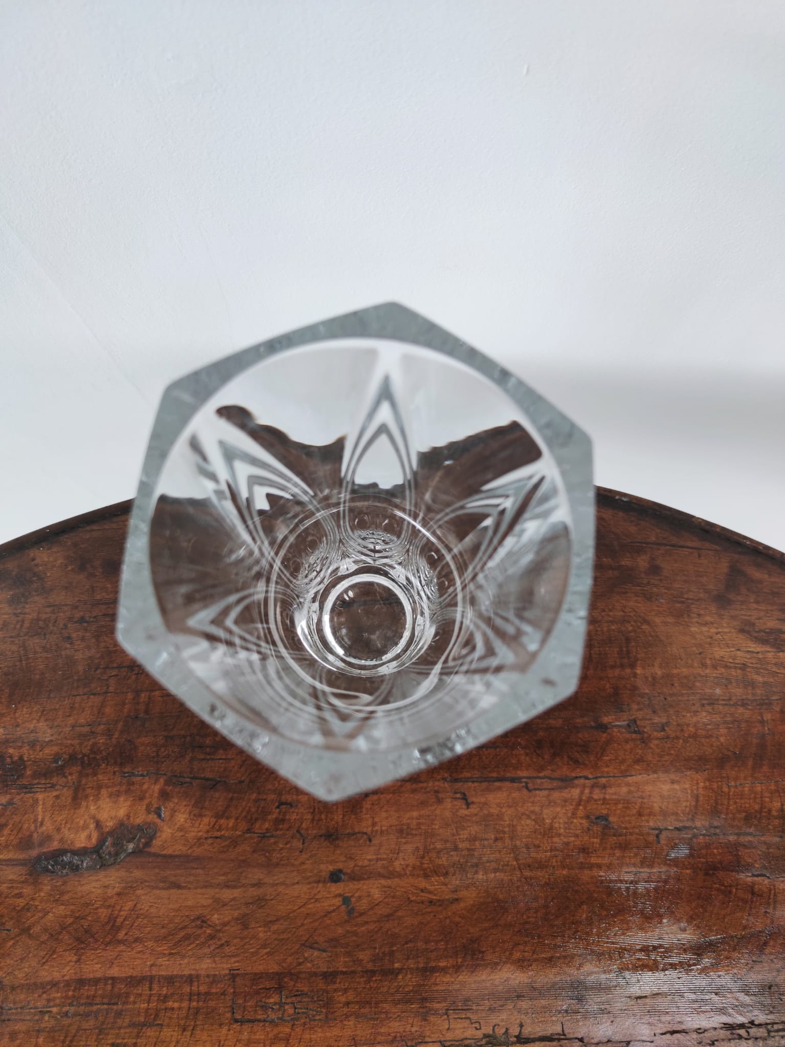 Vase en verre soufflé, bord polygonal, H: 24cm.