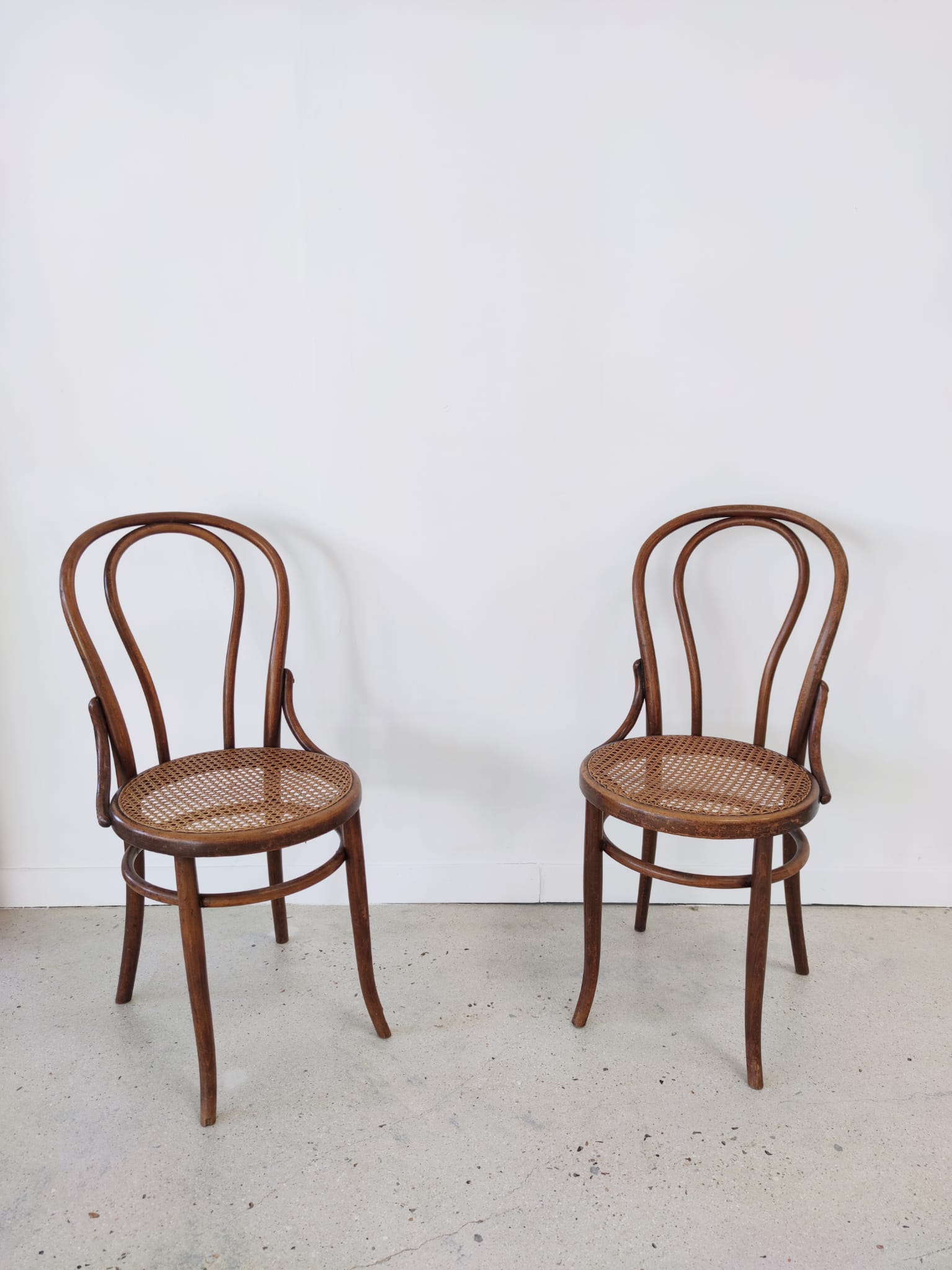 Paire de chaises cannées Fischel bistrot
