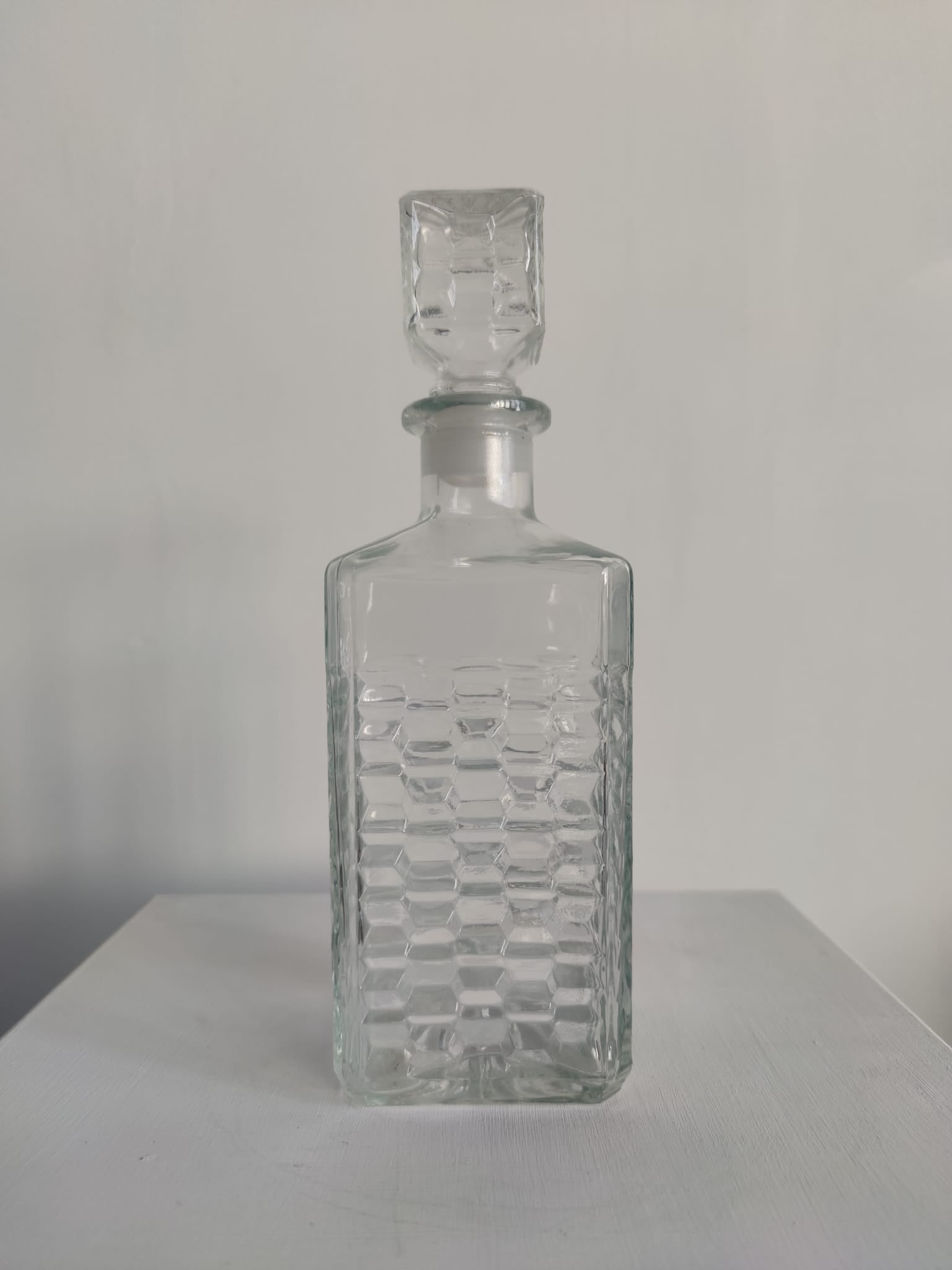 Carafe rectangulaire à whisky en verre avec son bouchon