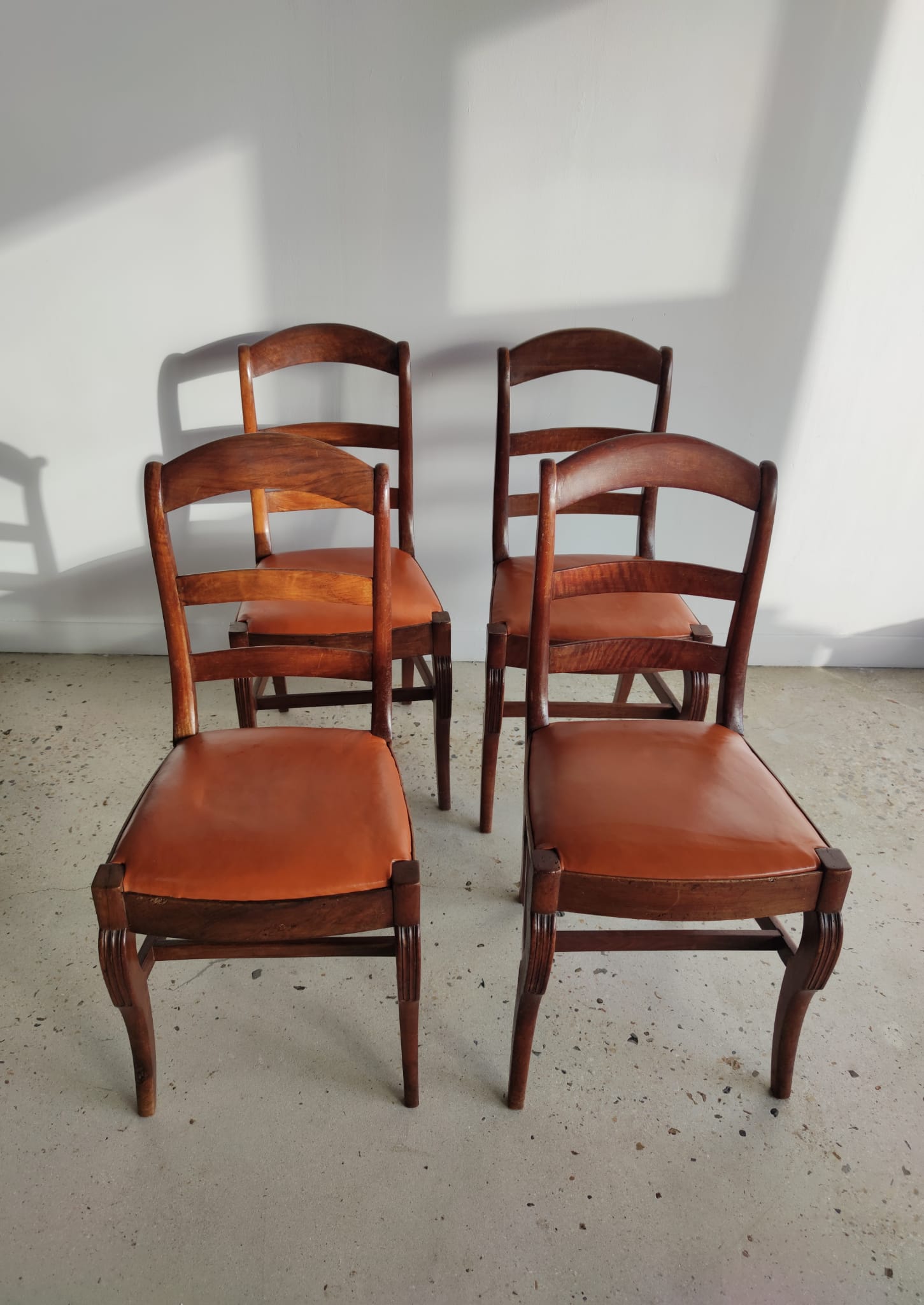 Chaise en bois naturel garniture orange
