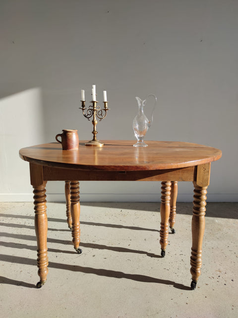 Table de salle à manger circulaire en bois naturel, 6 pieds tournés à roulettes