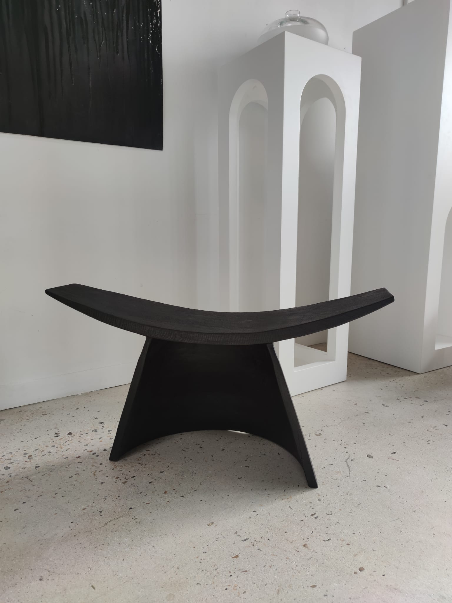 Fauteuil design minimal en bois noir