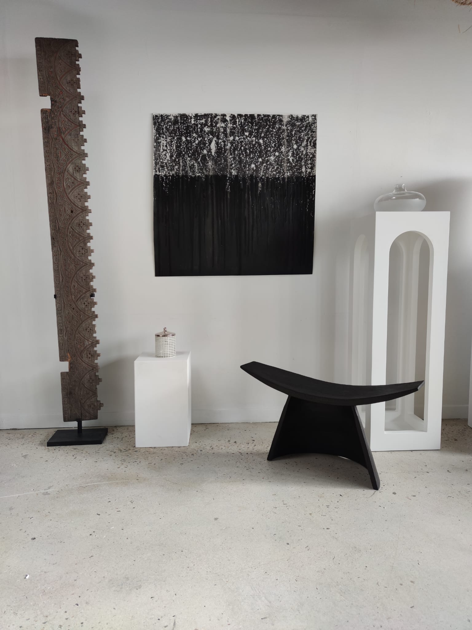 Fauteuil design minimal en bois noir