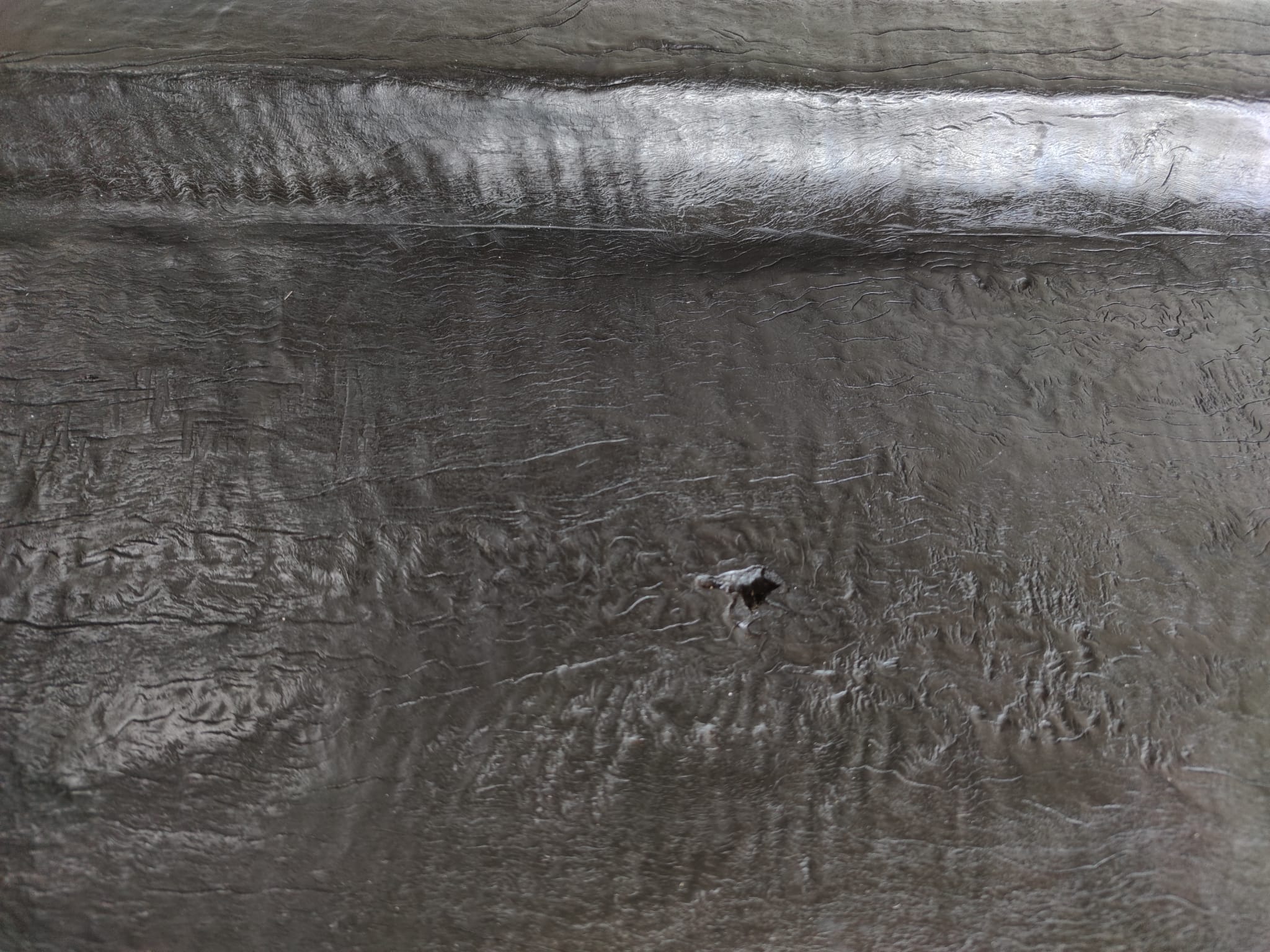 Grand banc en bois noir assise creusée minimal & organique 2m67