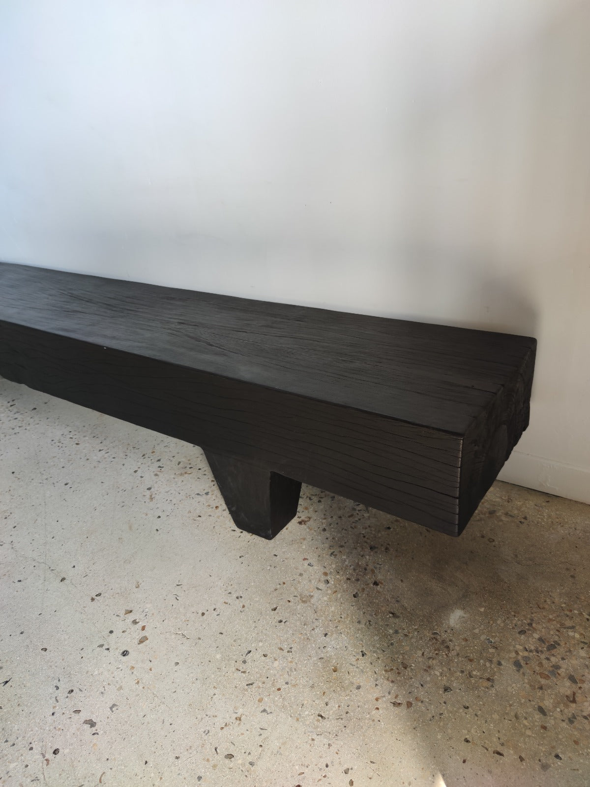 Grand banc en bois noir minimal rectangulaire 2m75
