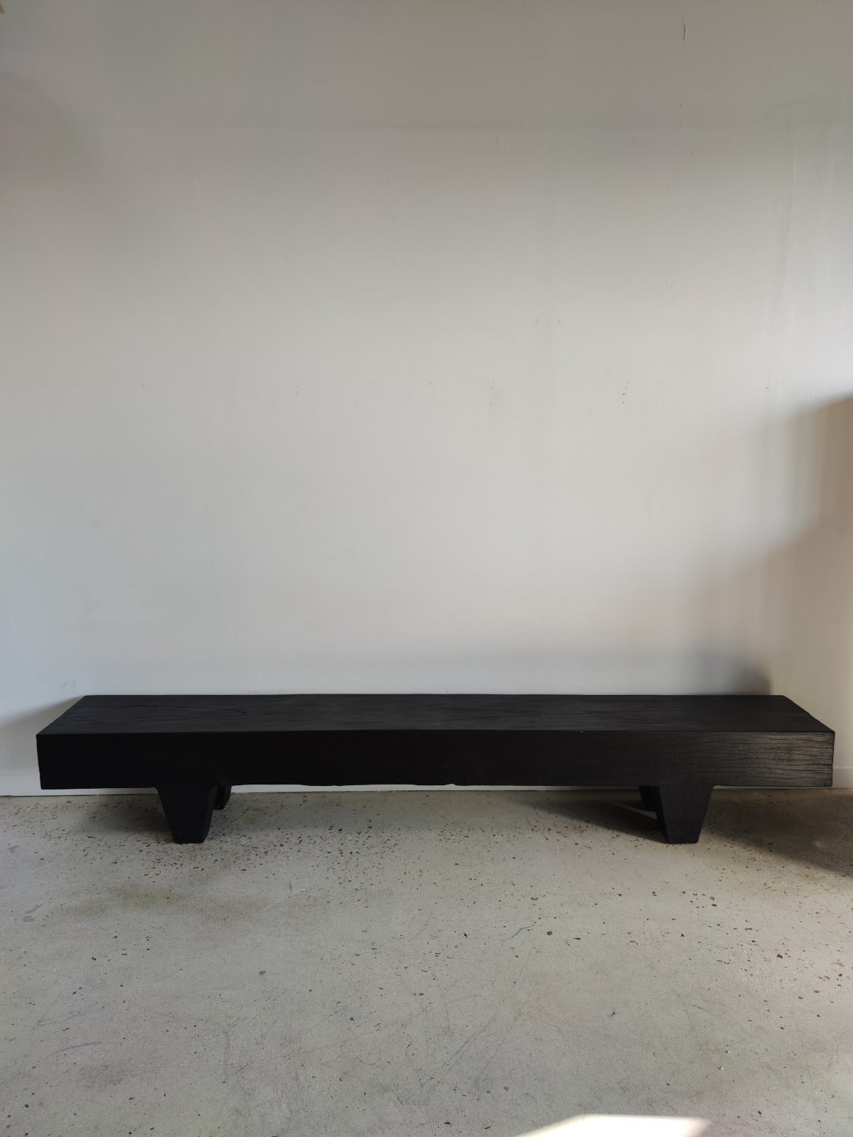 Grand banc en bois noir minimal rectangulaire 2m75