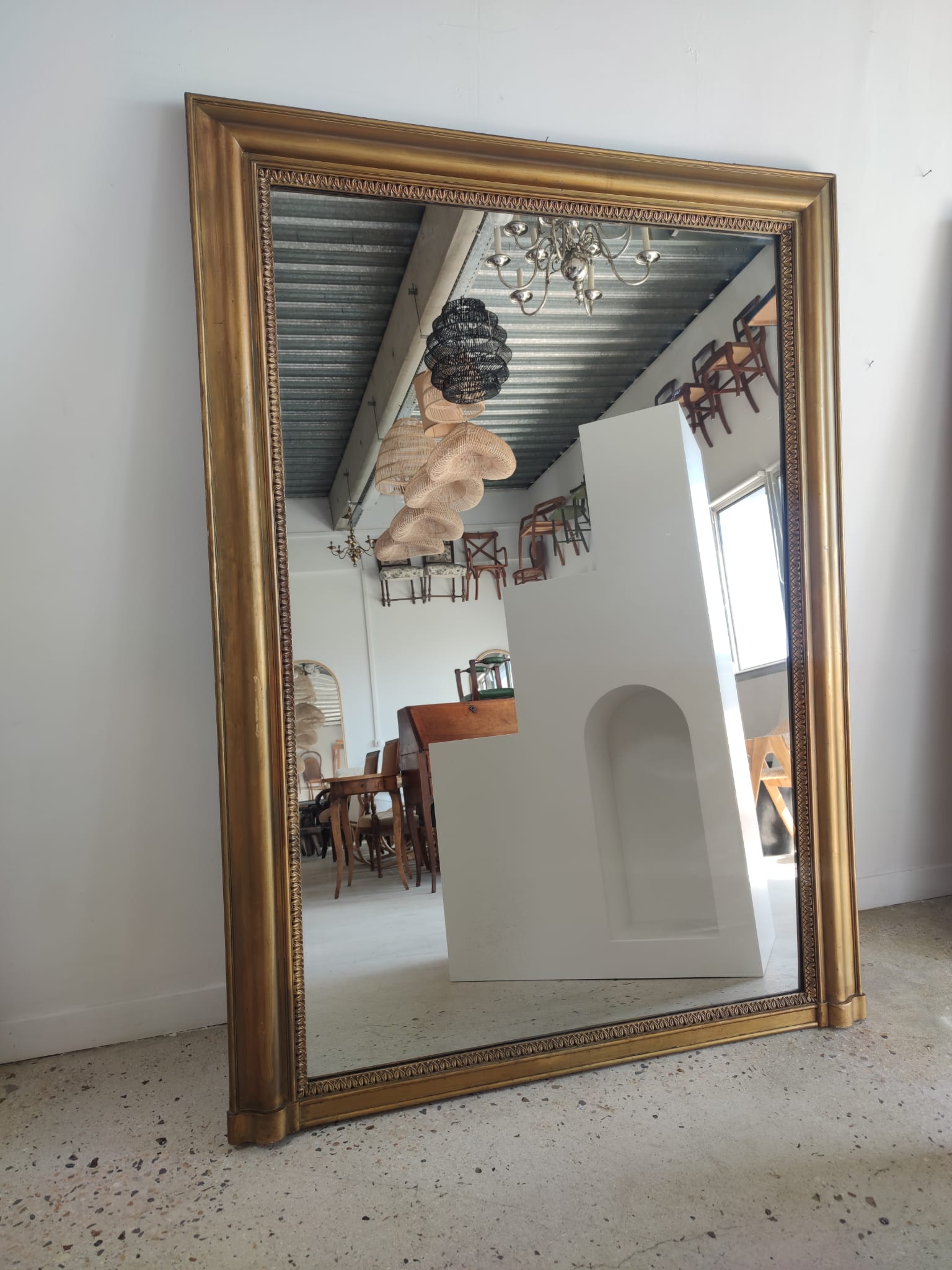 Très grand miroir en bois peint doré 130x180cm