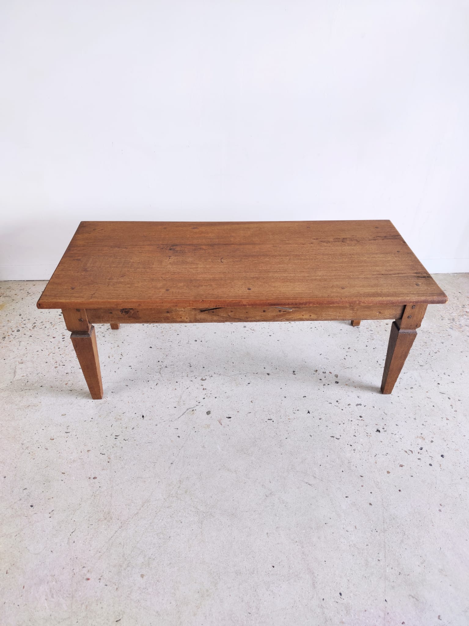 Table basse en chêne naturel à un tiroir L:129cm
