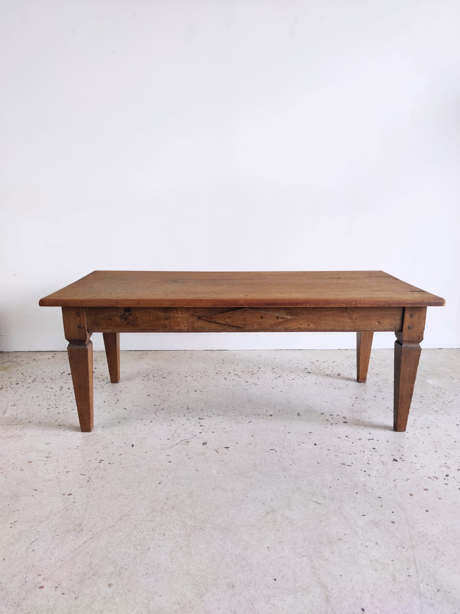 Table basse en chêne naturel à un tiroir L:129cm
