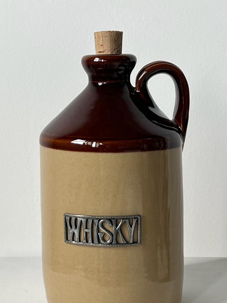 Jarre à whisky en grès ; plaque whisky en étain H:23cm