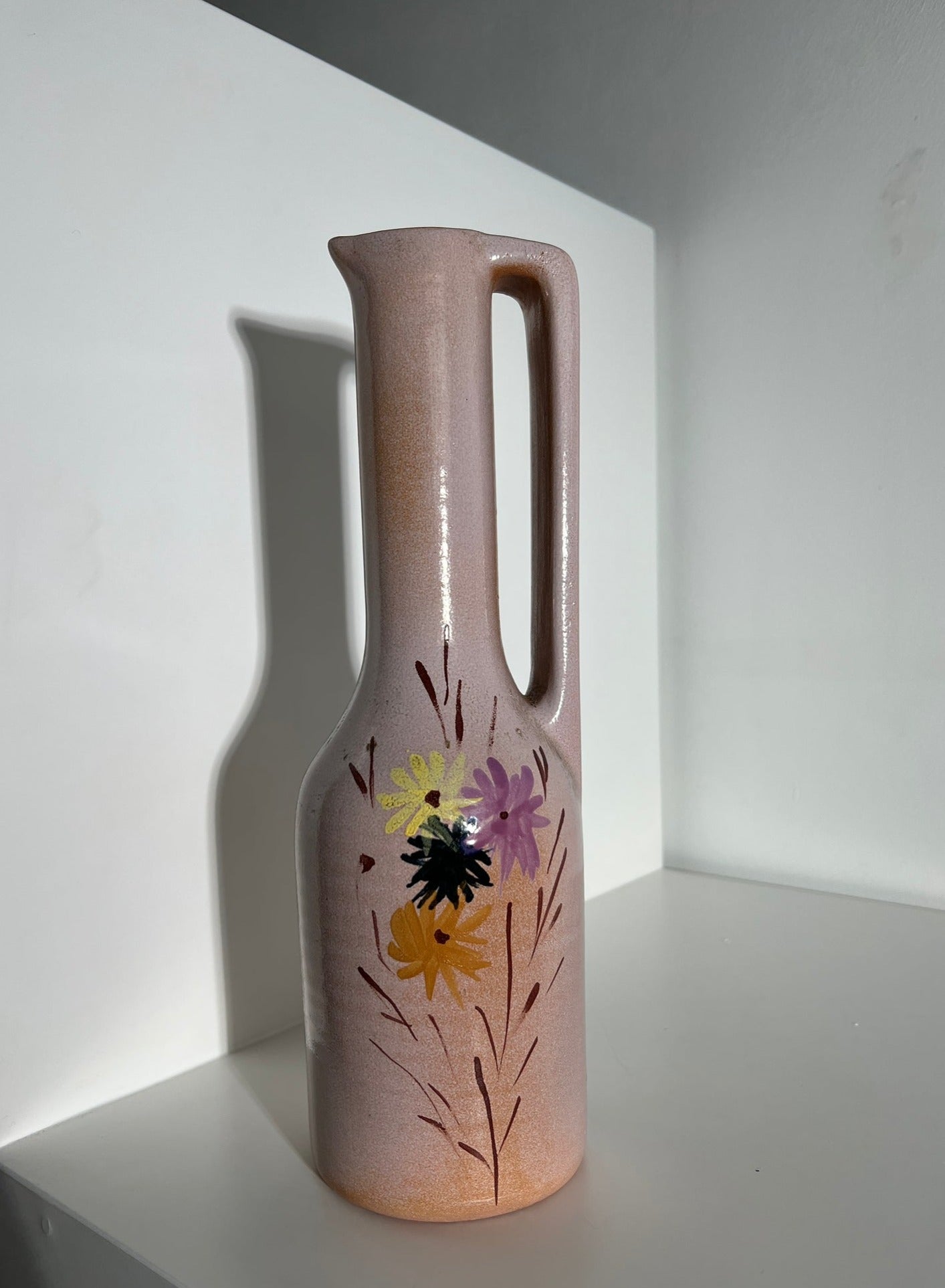 Grande aiguière en céramique parme à motifs de fleurs peintes à la main H:32cm