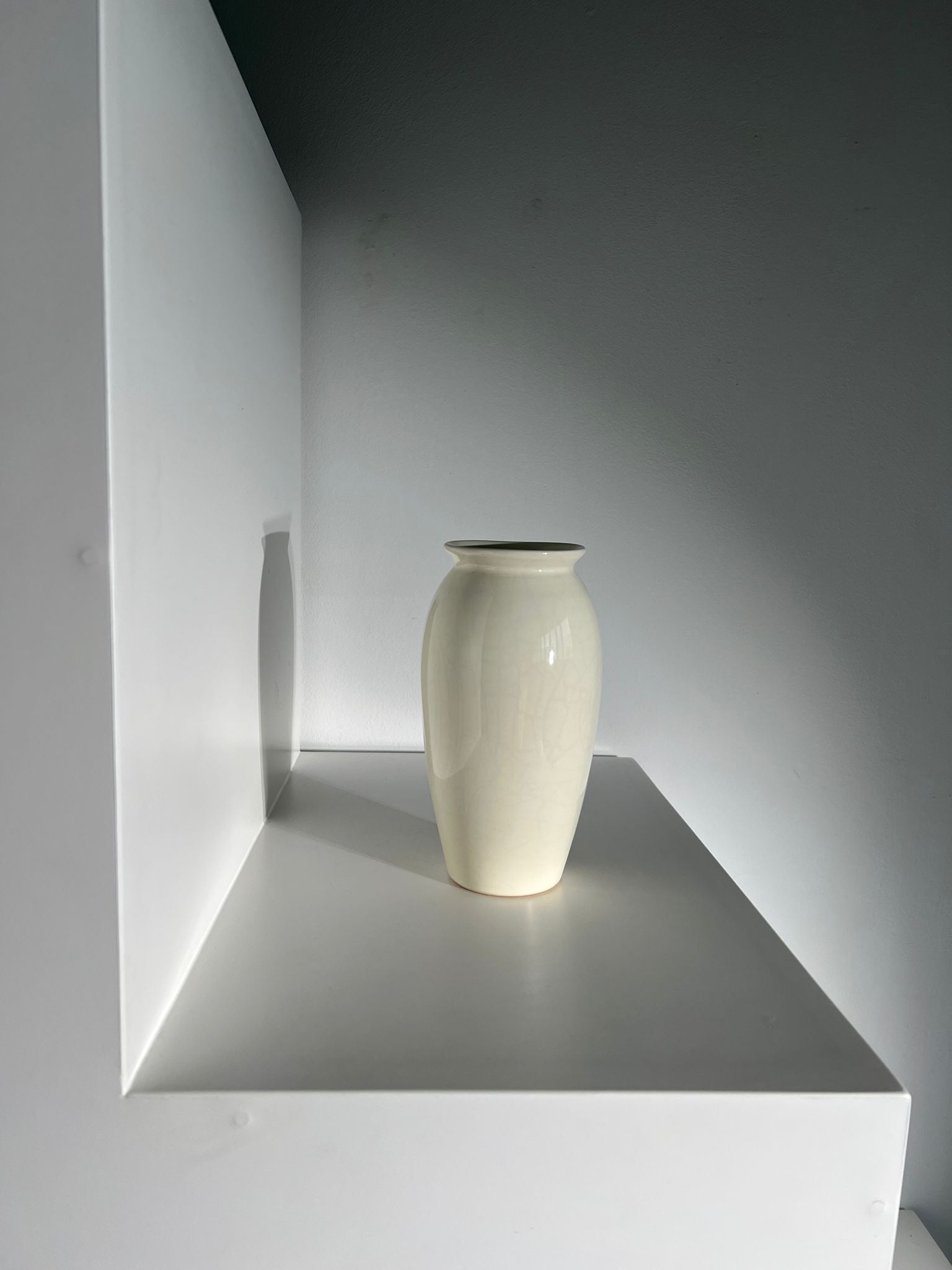 Vase oblong en céramique blanc Habitat vintage