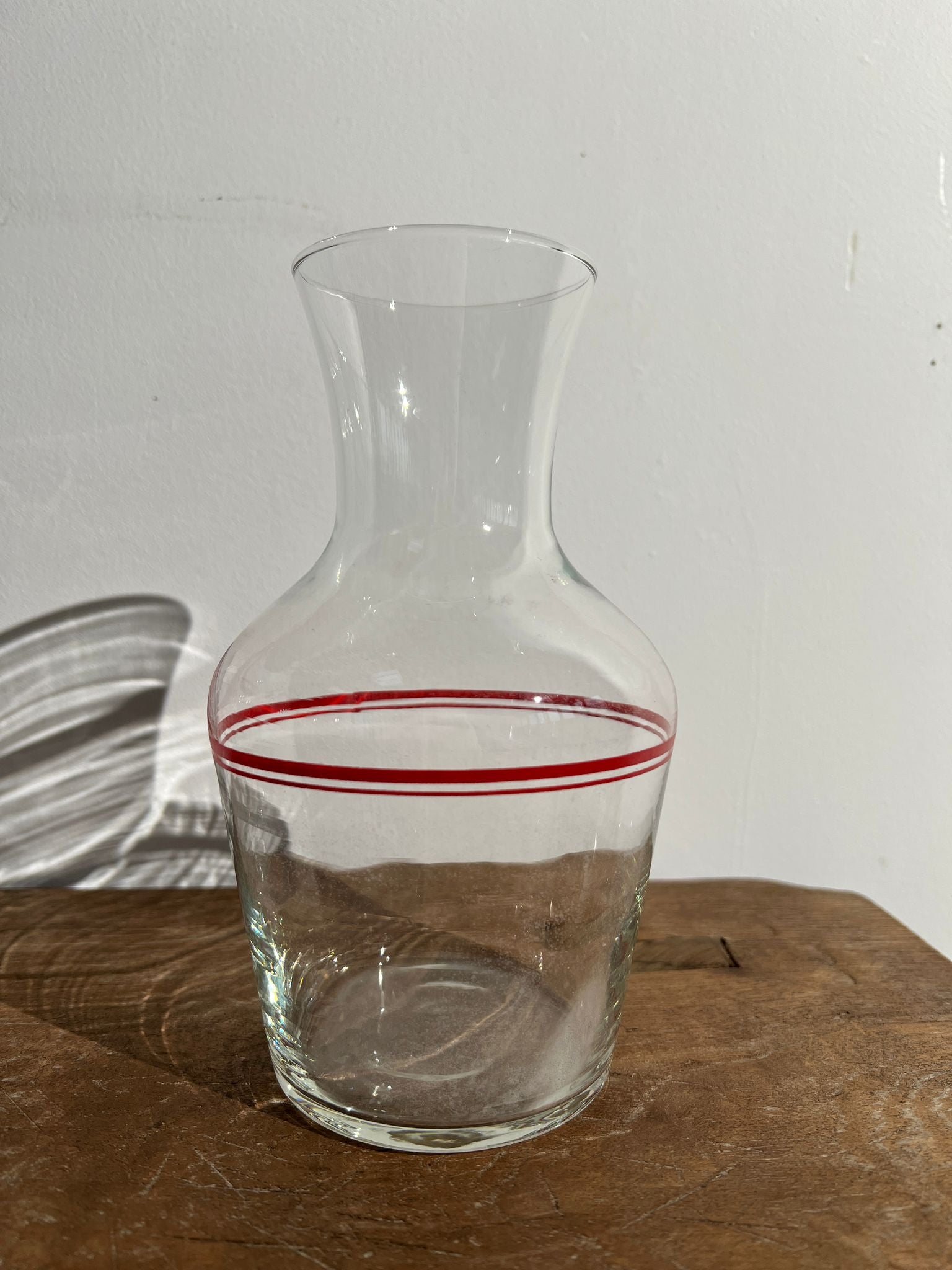 Carafe vintage en verre à liseré rouge et ses 6 verres