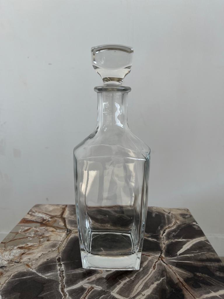 Carafe en verre vintage de base rectangulaire H:26cm