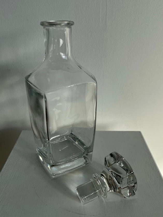 Carafe en verre vintage de base rectangulaire H:26cm
